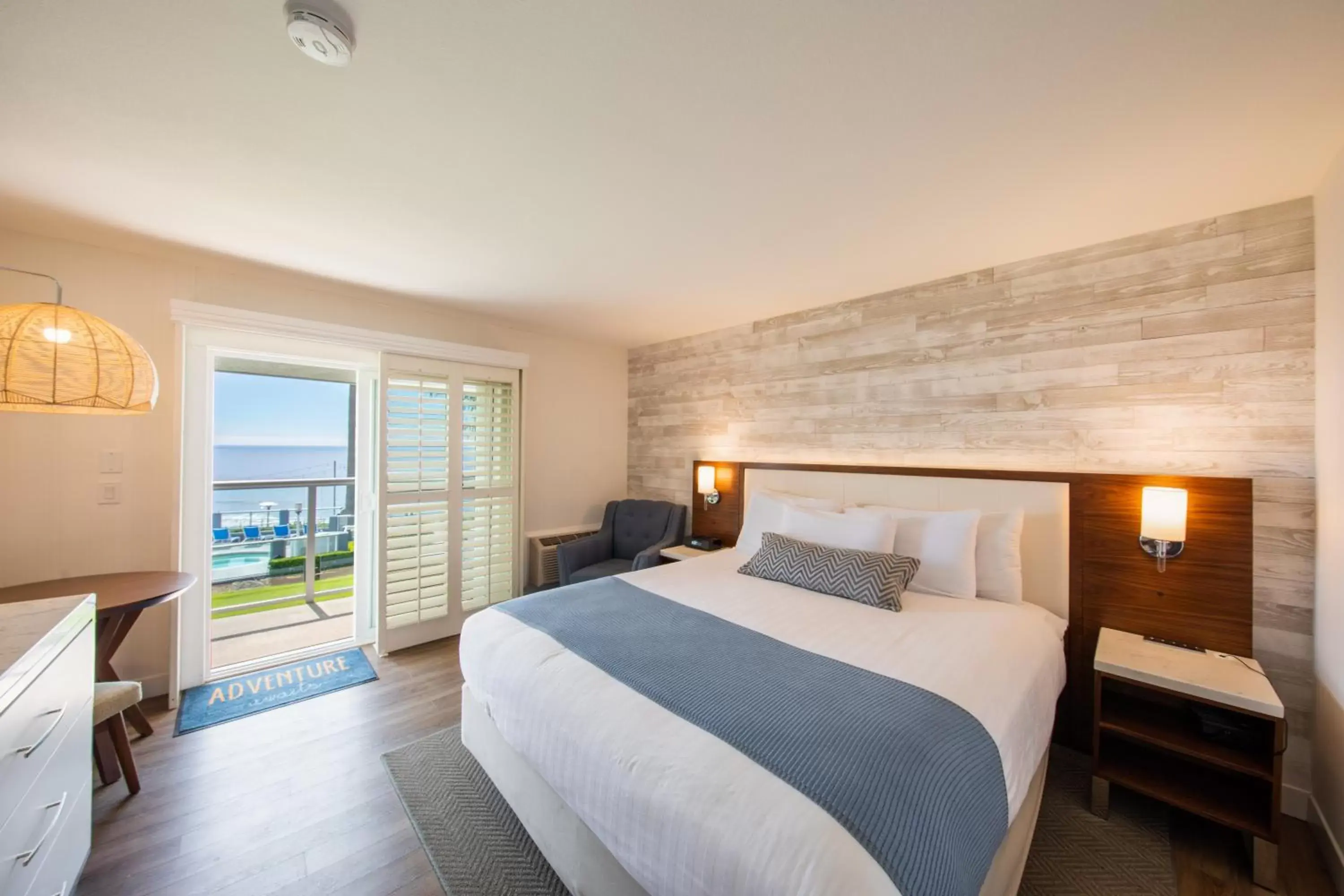 Bedroom, Bed in SeaCrest Oceanfront Hotel