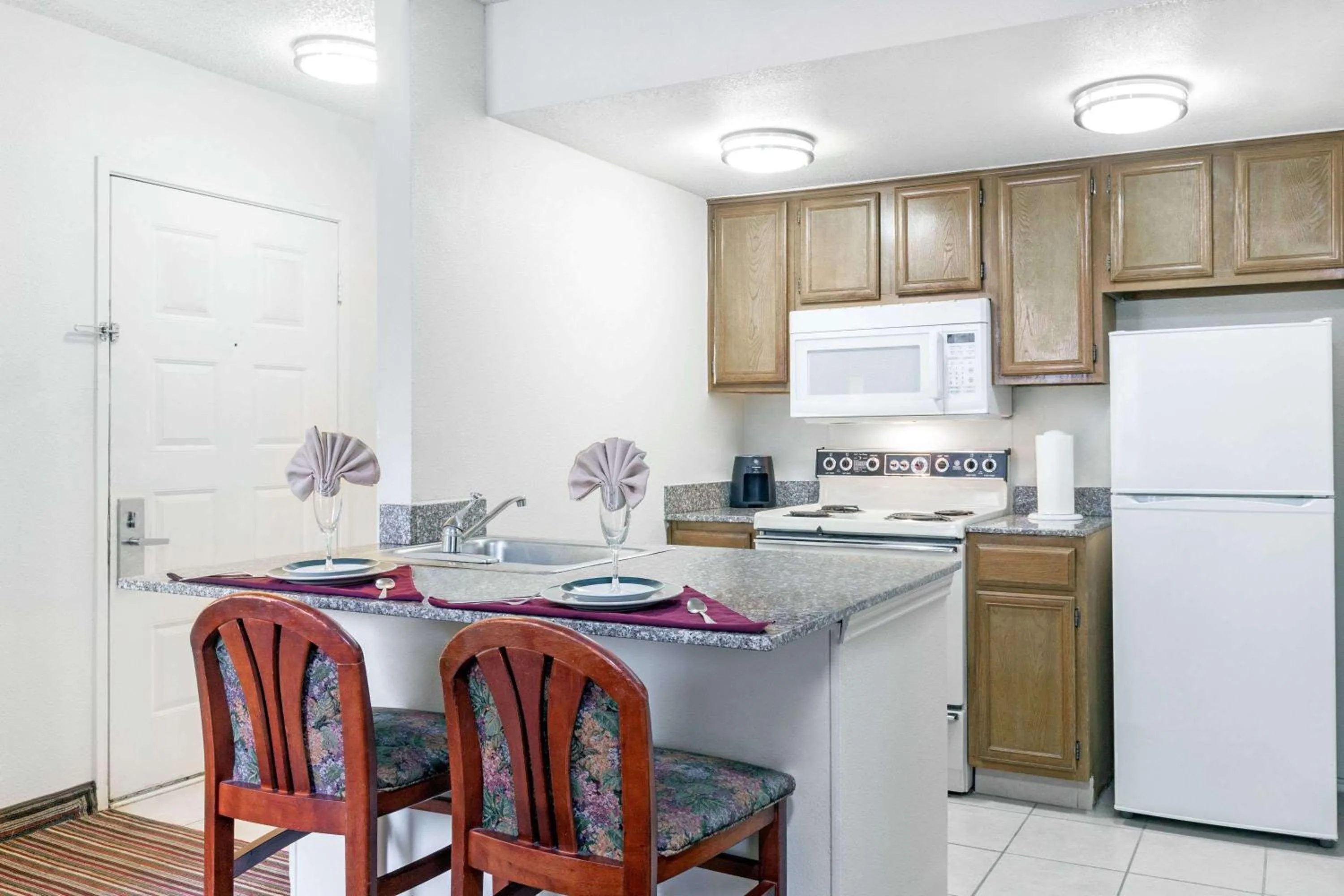 Kitchen or kitchenette in Hawthorn Extended Stay by Wyndham Richardson