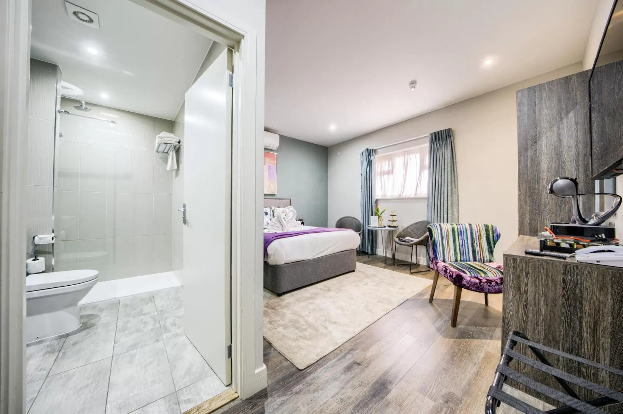 Photo of the whole room, Bed in Villare Leicester City Centre hotel