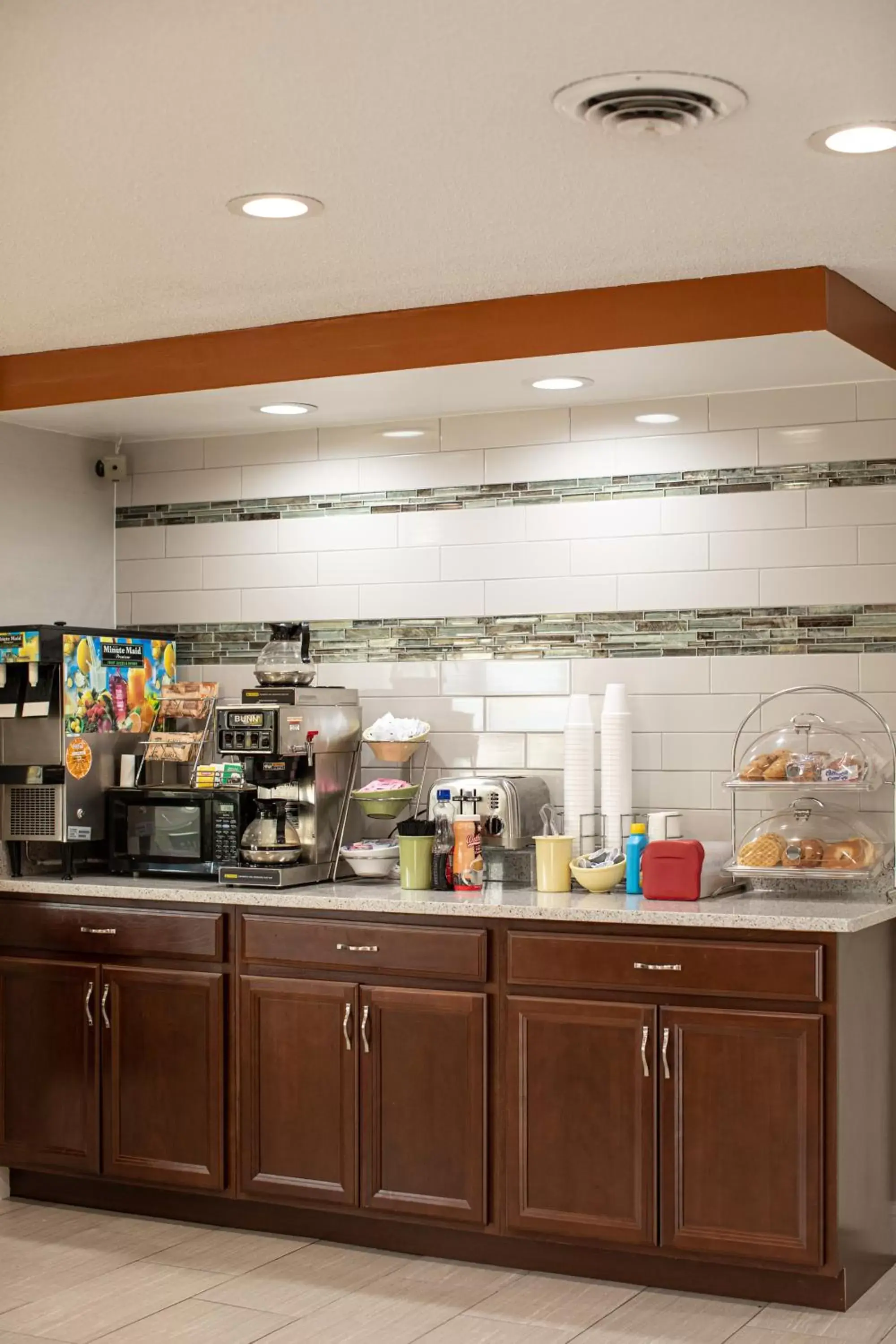 Breakfast in Knights Inn Mount Airy Breakfast in Knights Inn Mount Airy