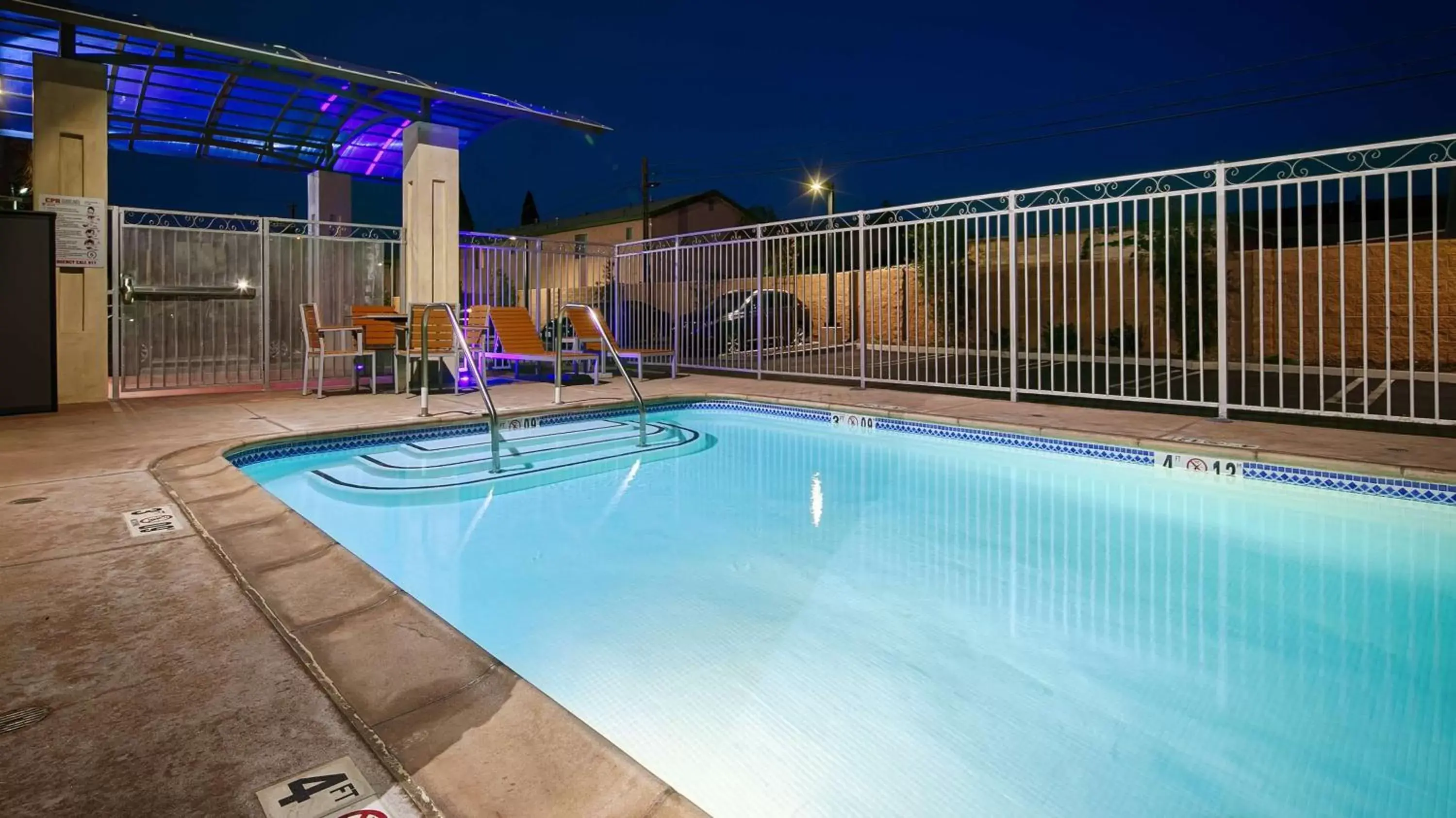 On site, Swimming Pool in Best Western Plus Gardena-Los Angeles Inn & Suites