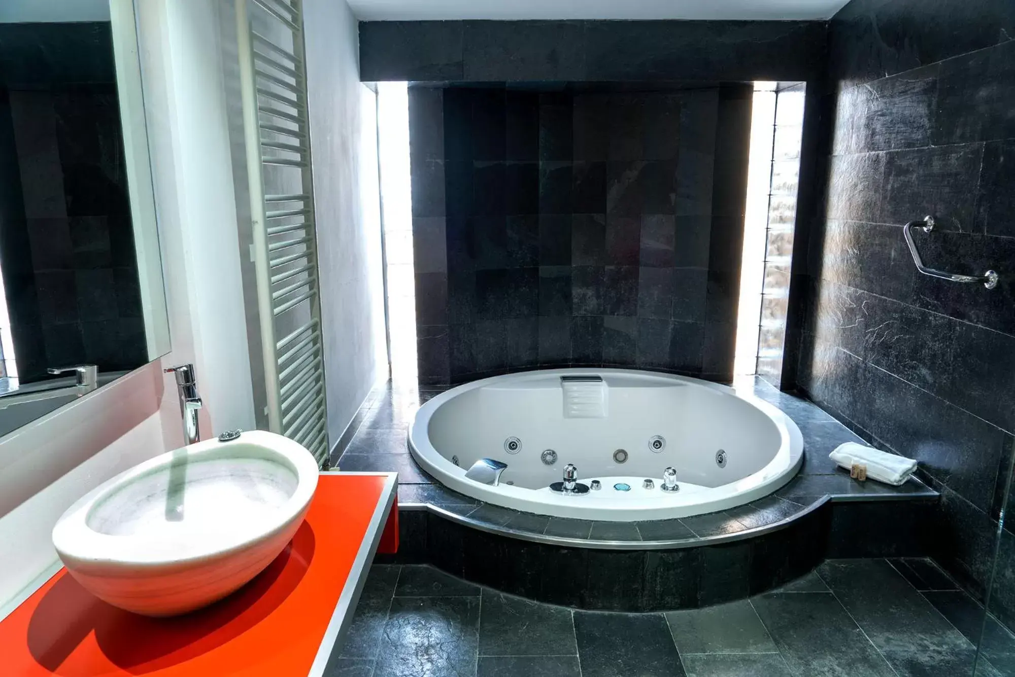 Hot Tub, Bathroom in Hotel Spa La Casa del Rector Almagro