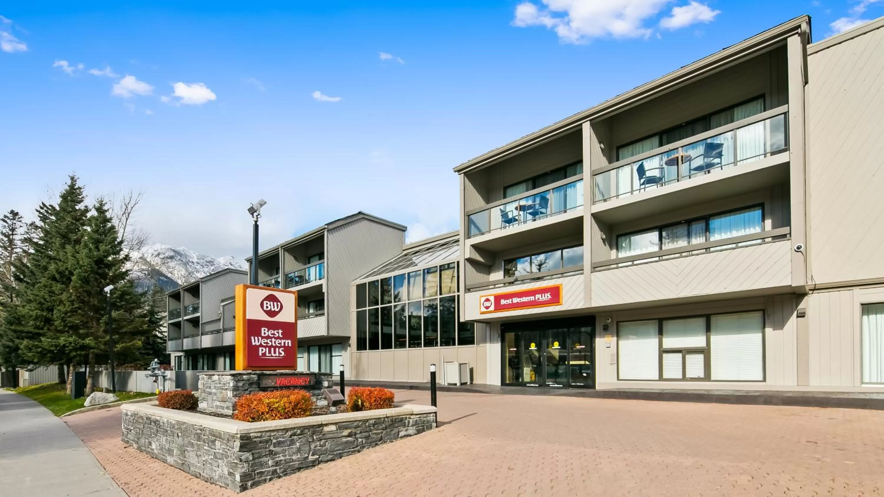 Property building in Best Western Plus Banff International Lodge