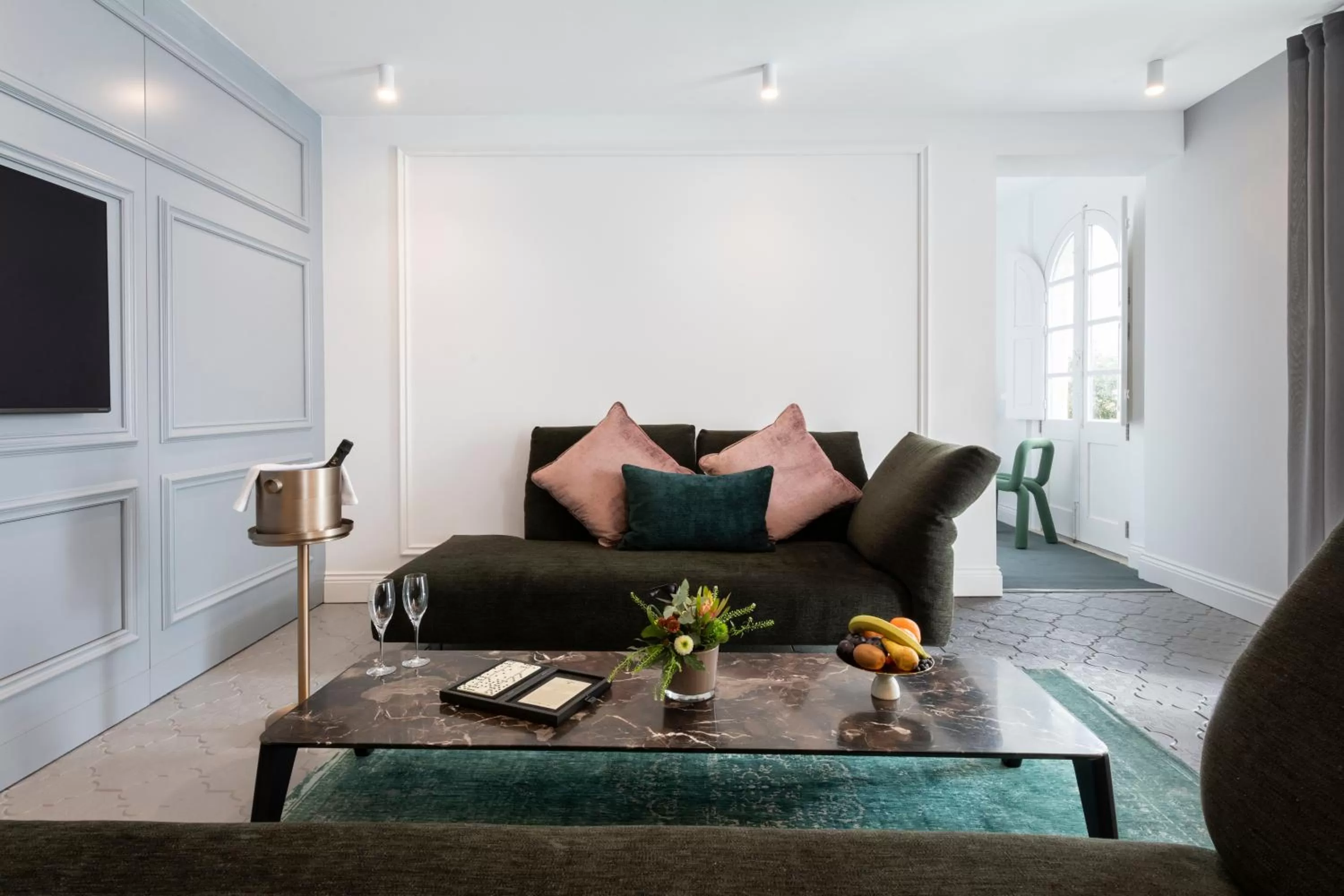 Living room in Iniala Harbour House