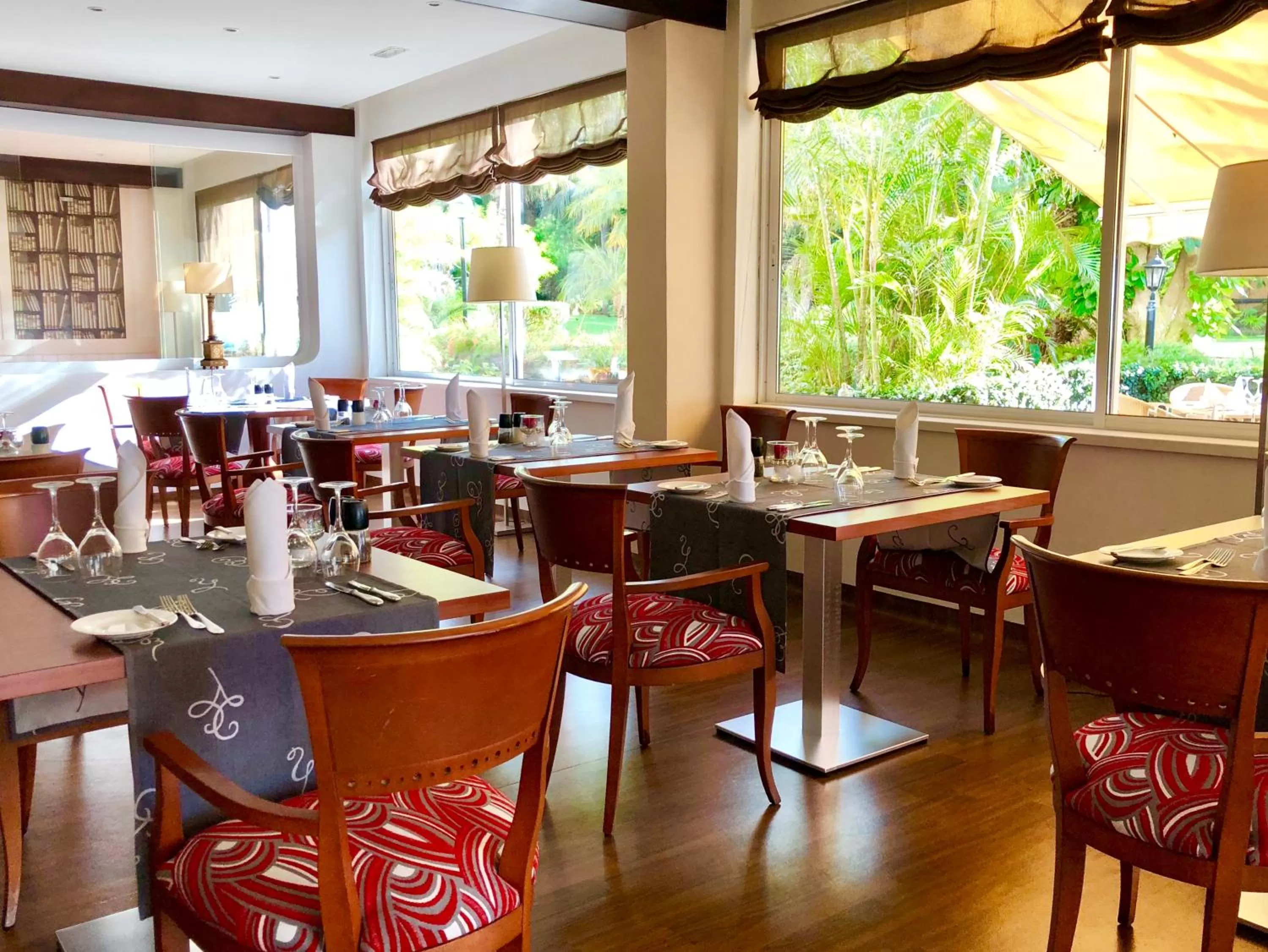 Restaurant/places to eat in Hotel Tigaiga