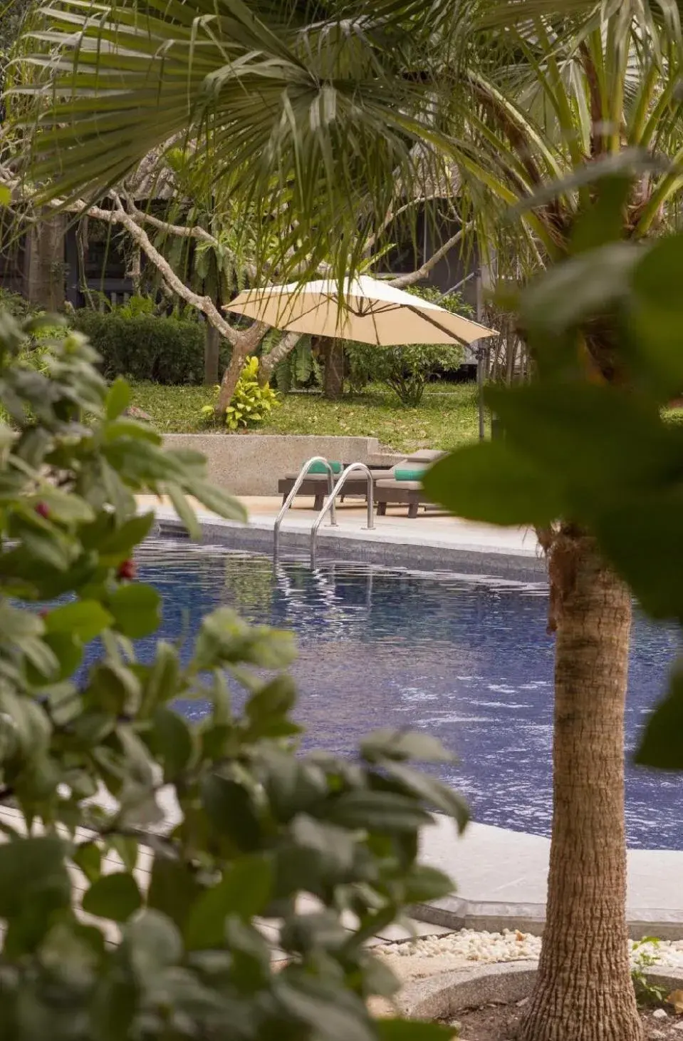 Pool view, Swimming Pool in Let's Hyde Pattaya Resort & Villas - Pool Cabanas