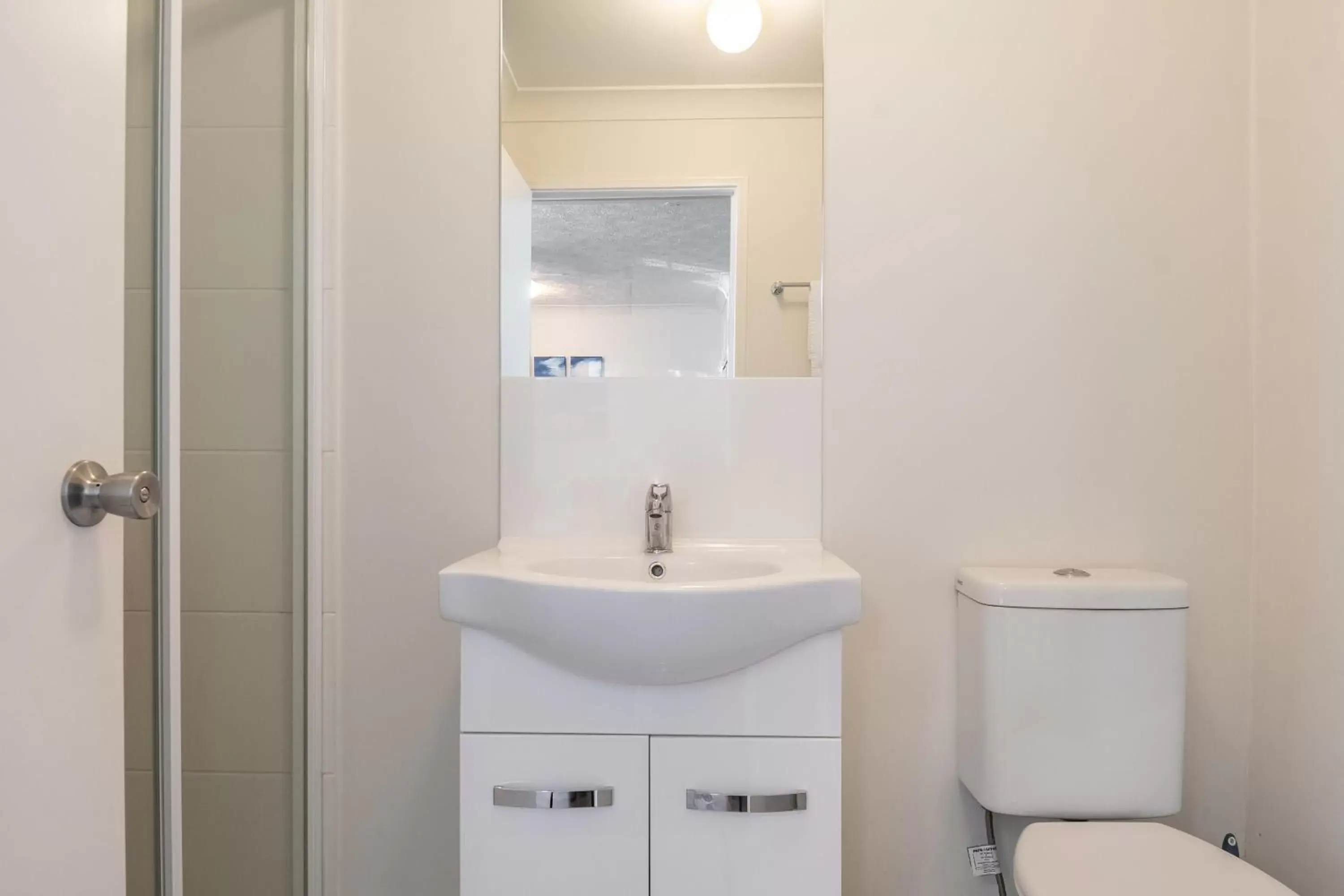 Shower, Bathroom in Byron Central Apartments