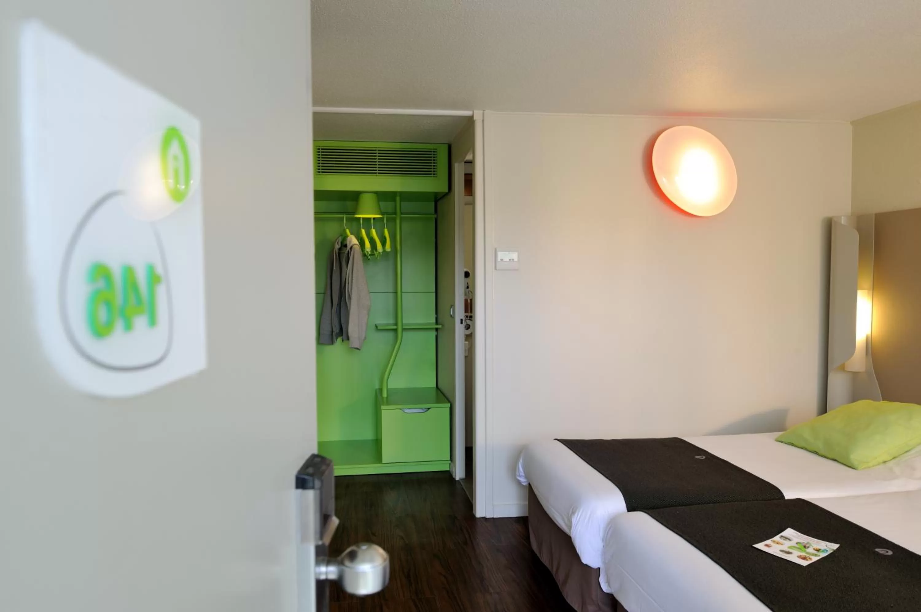 Bedroom, Bed in Campanile Château-Thierry