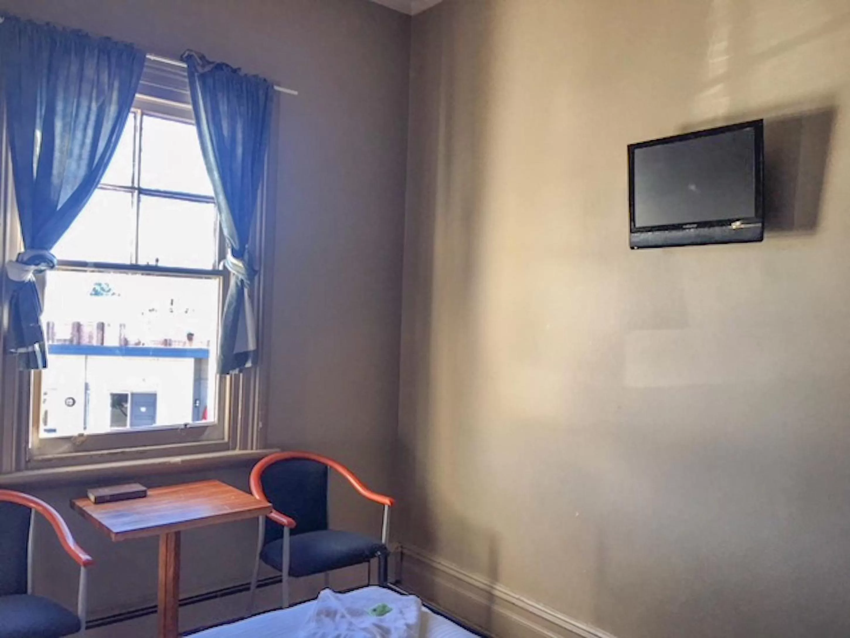 Bed in Commercial Hotel Motel Lithgow