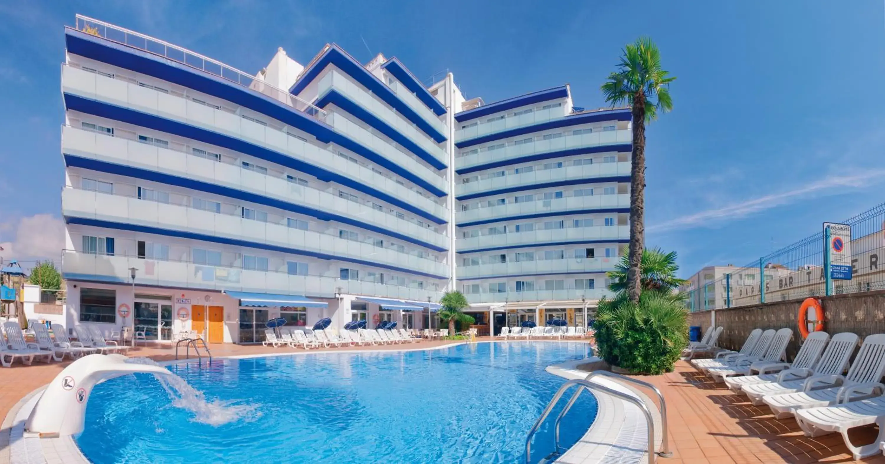 Property building, Swimming Pool in Hotel Mar Blau