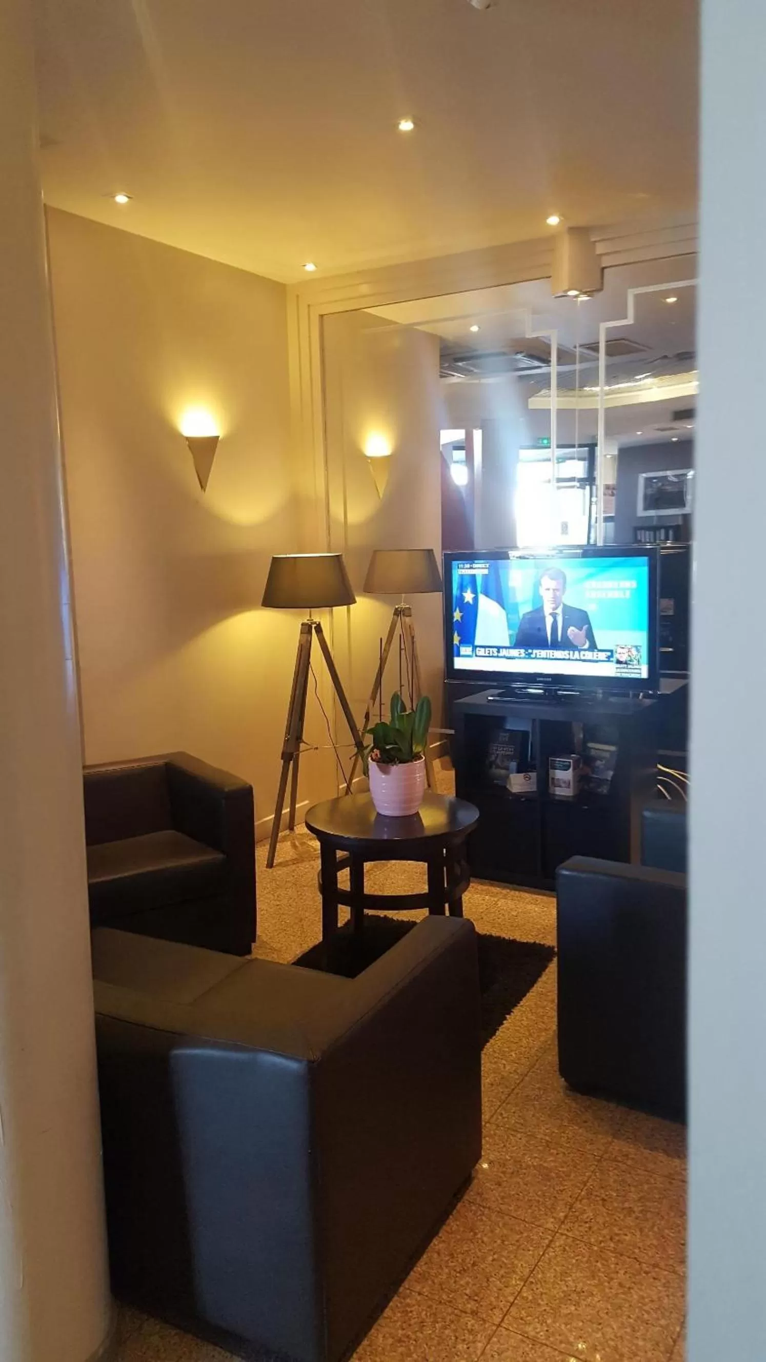 Lounge or bar in Comfort Hotel Toulouse Sud