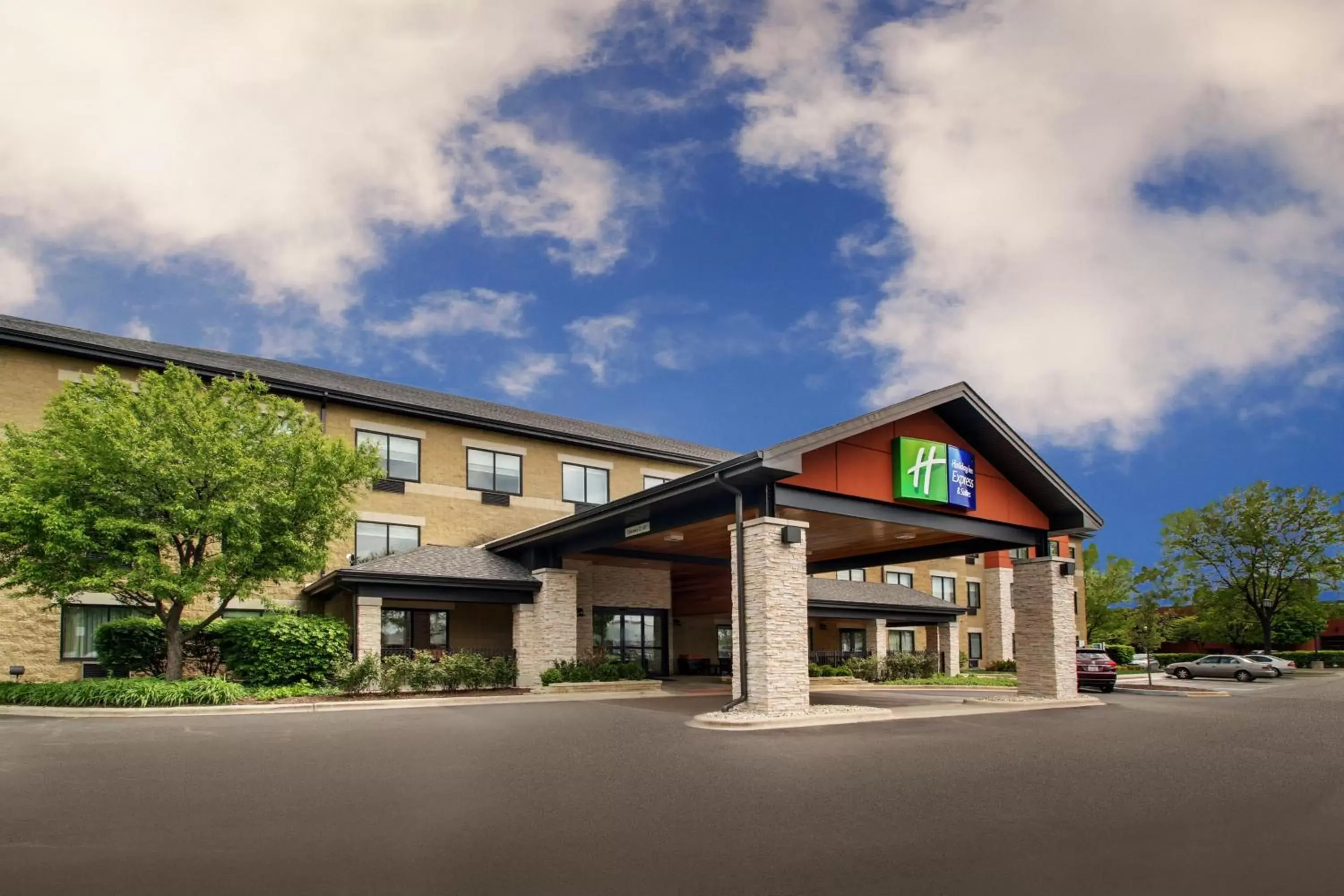 Property Building in Holiday Inn Express & Suites Aurora - Naperville, an IHG Hotel