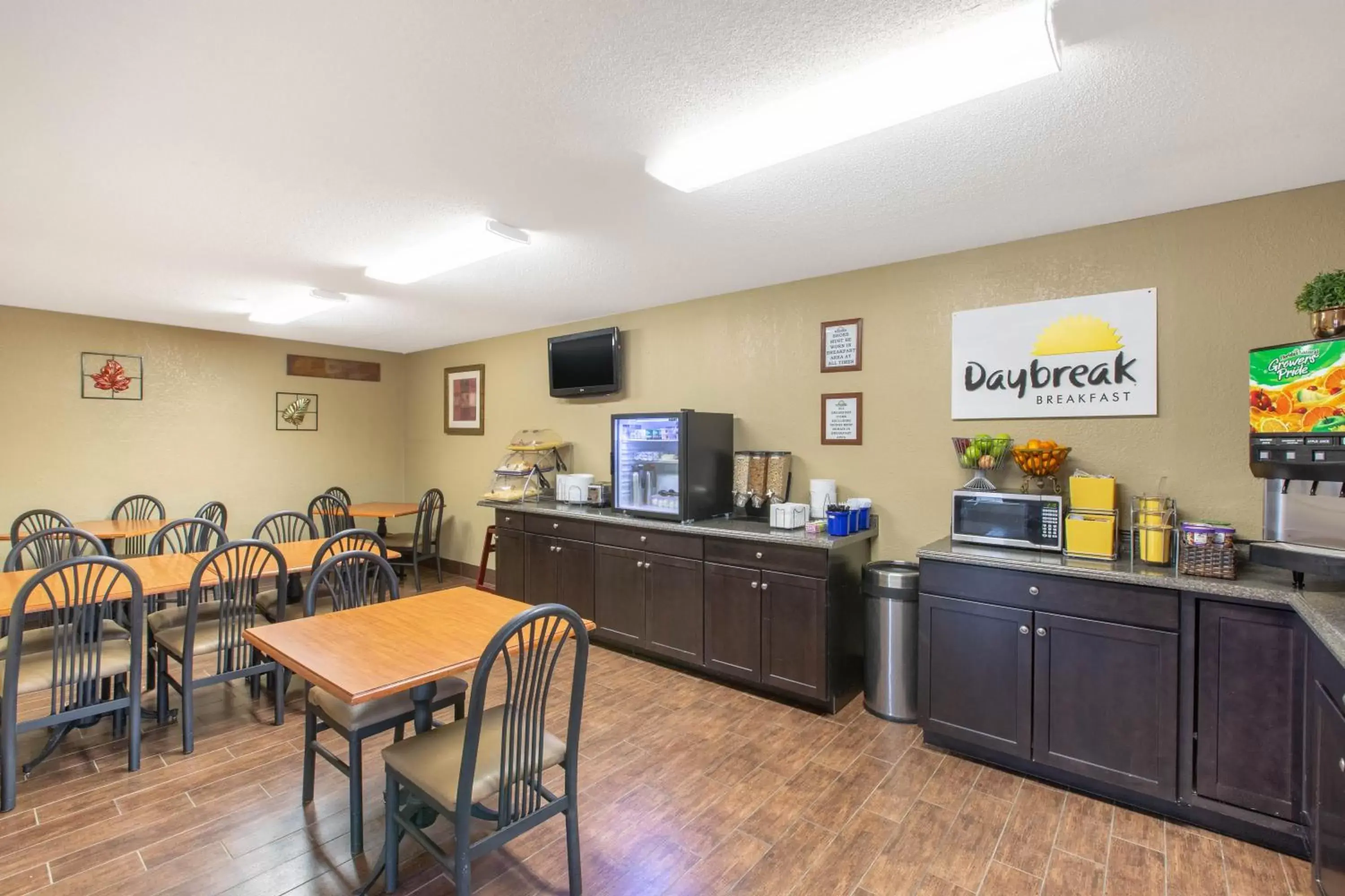 American breakfast, Restaurant/Places to Eat in Days Inn by Wyndham Salina I-70
