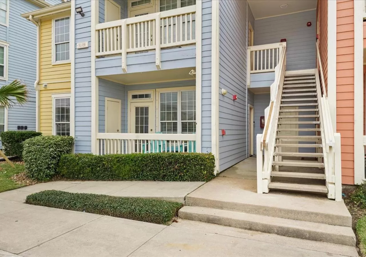 Facade/entrance in The Dawn on Galveston Beach