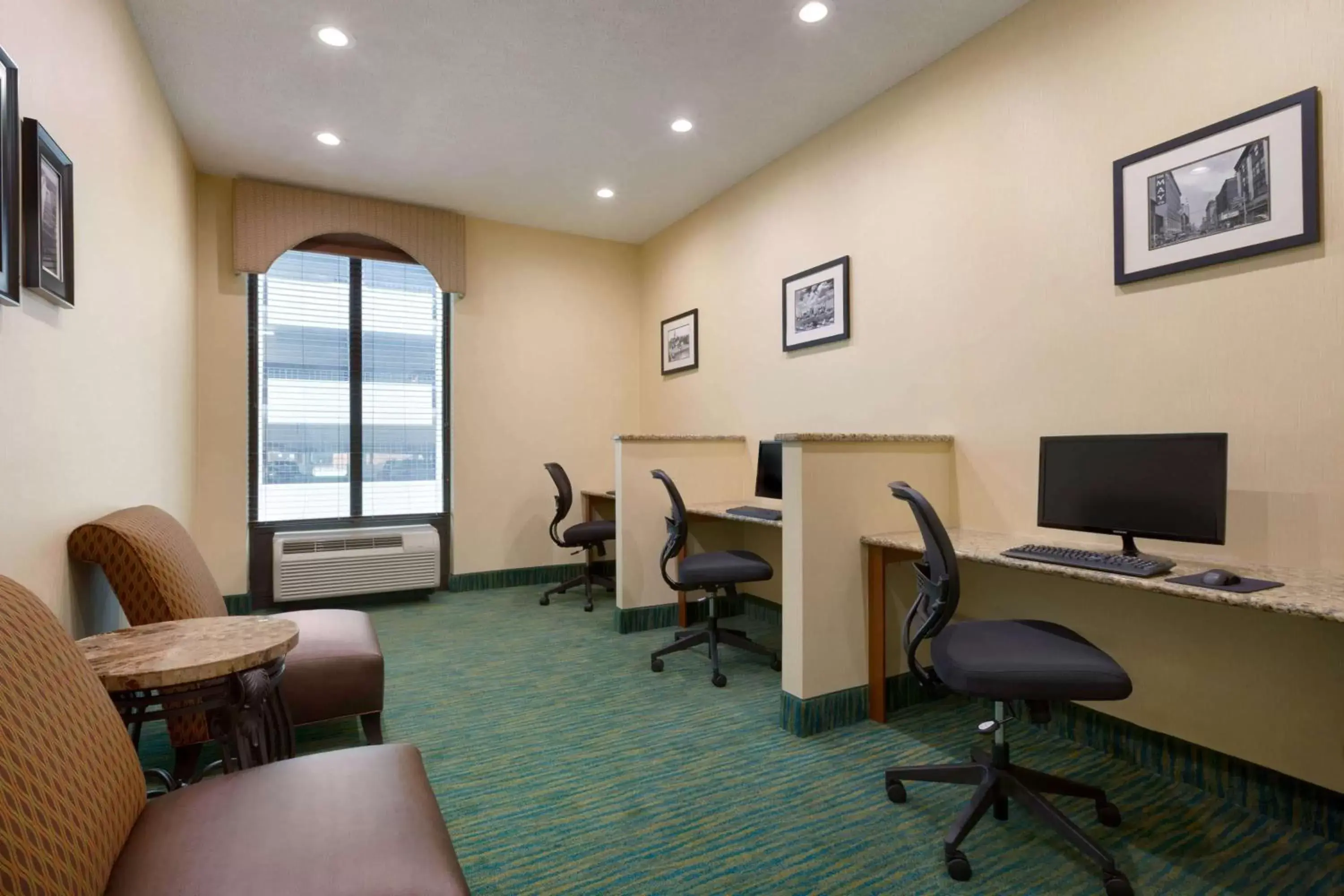 Business facilities, Seating Area in Days Inn by Wyndham Baltimore Inner Harbor