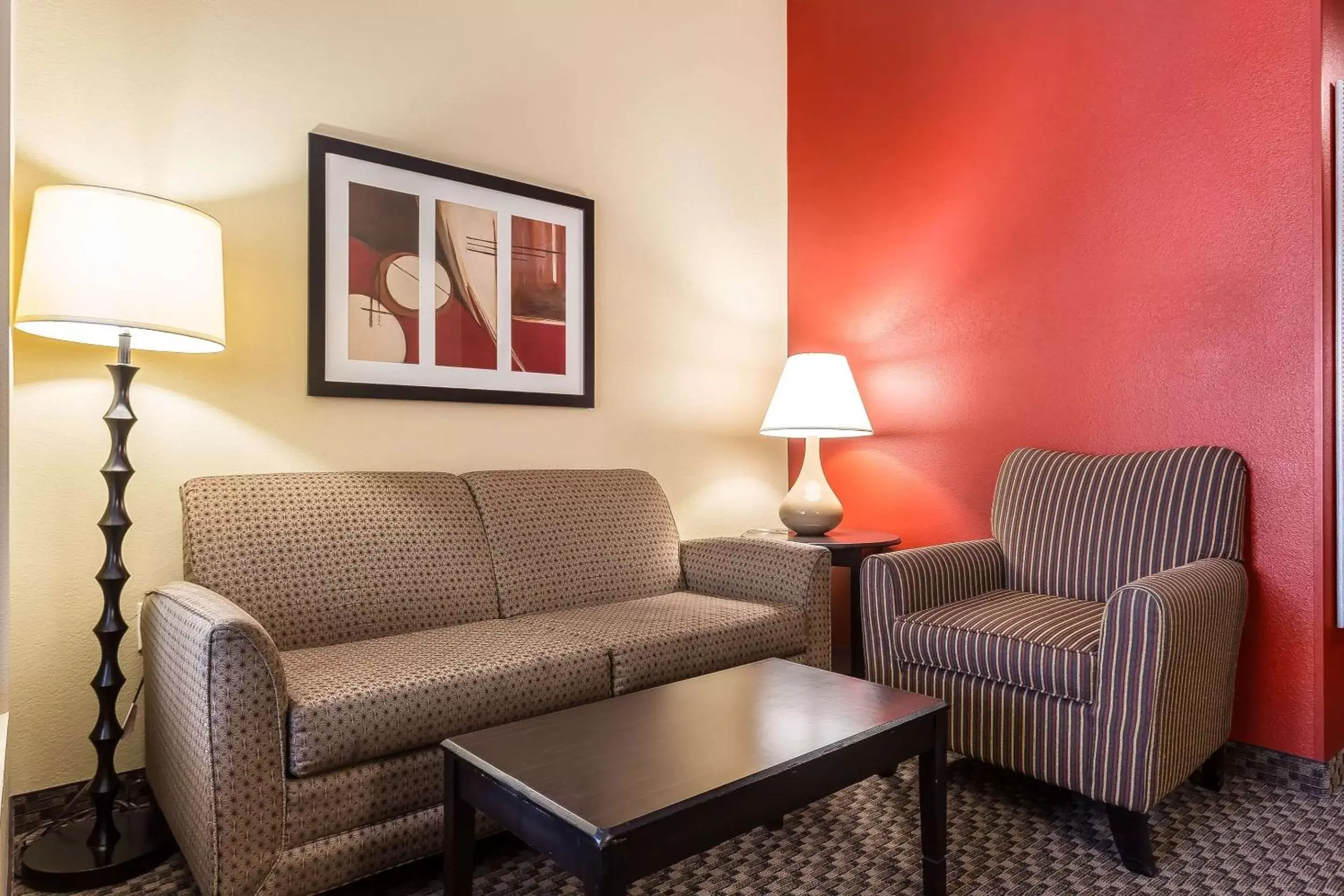 Bedroom, Seating Area in Comfort Suites Charleston West Ashley