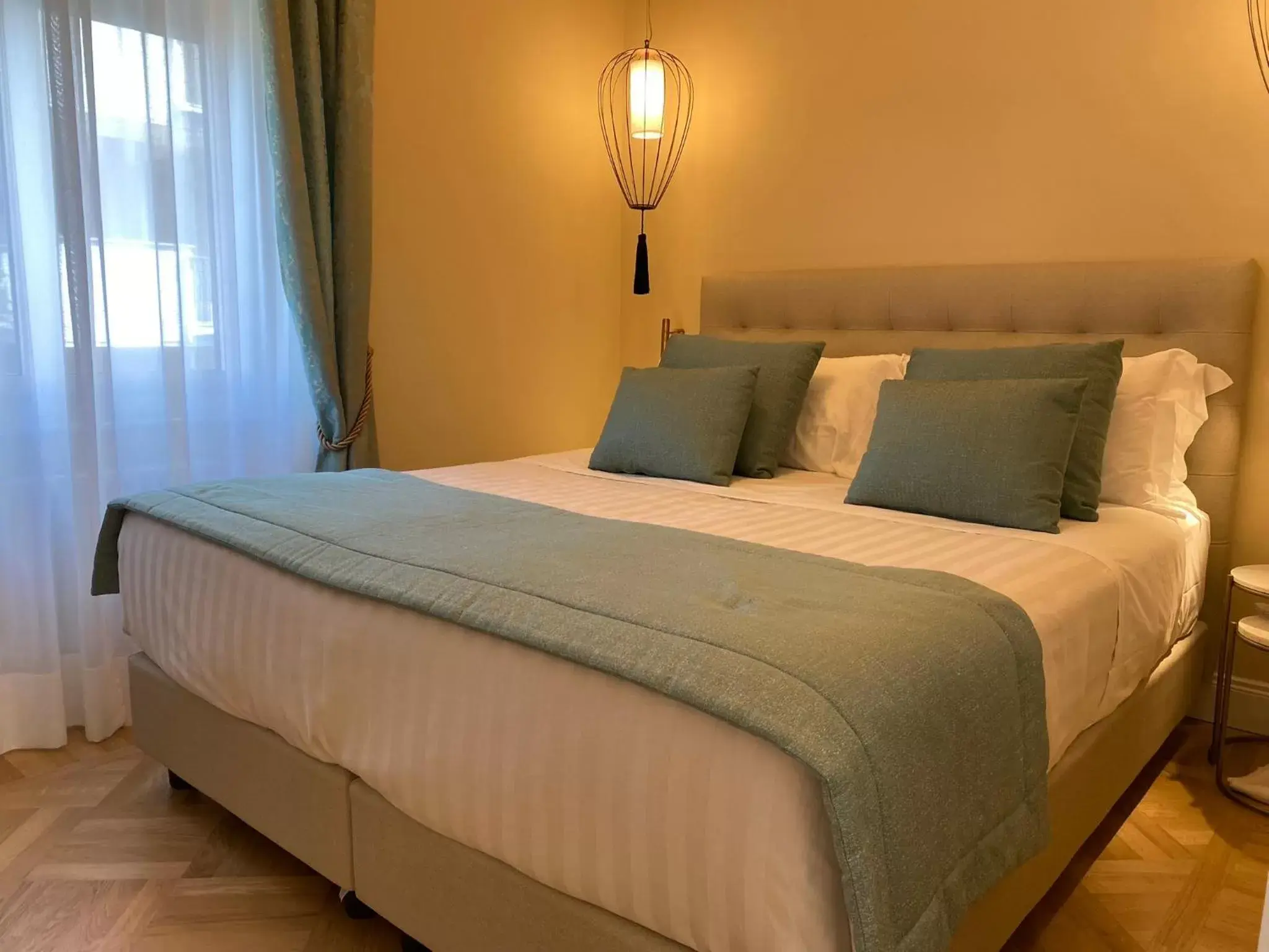 Bed in Camin Hotel Luino