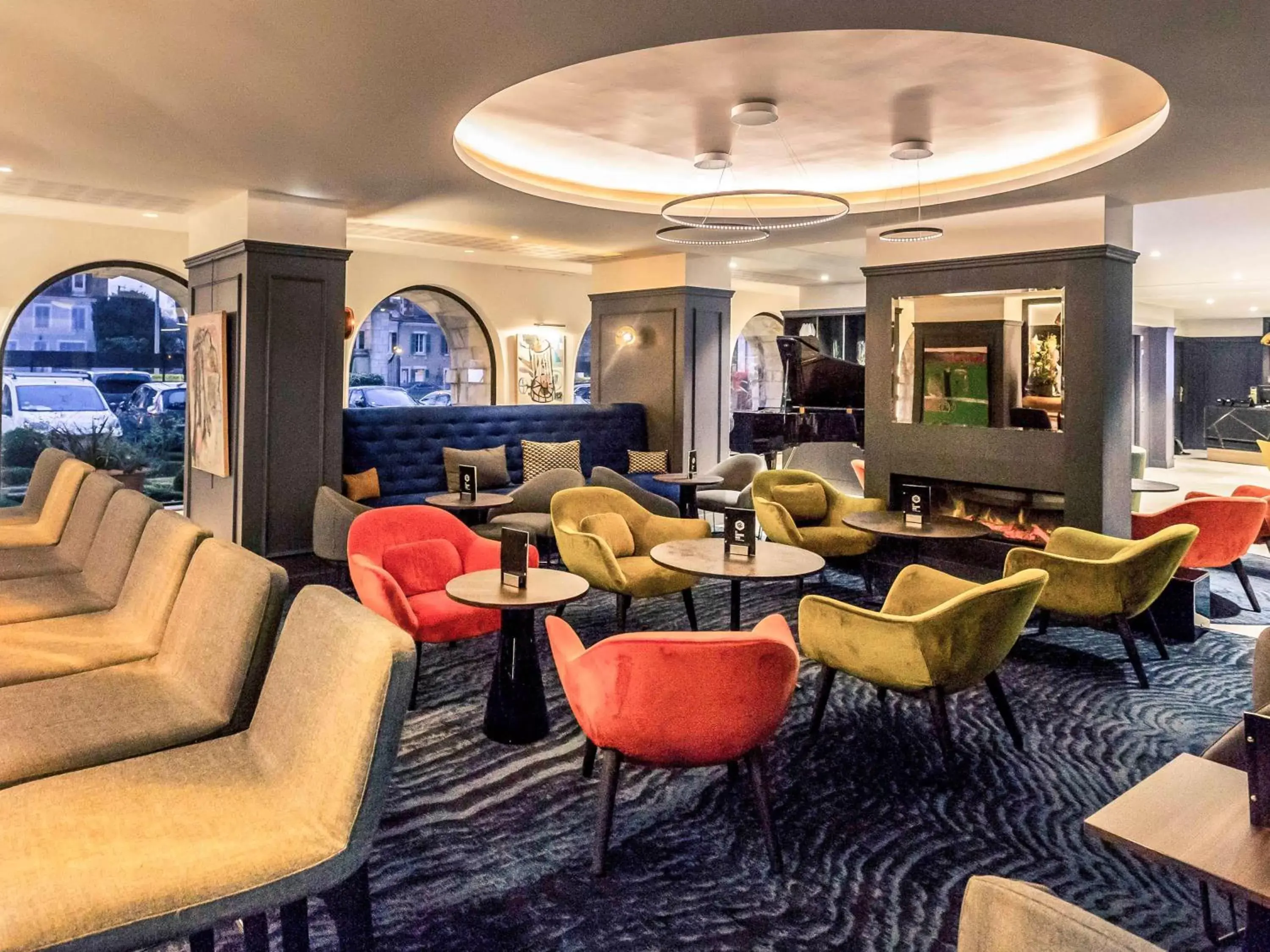 Lounge or bar, Lounge/Bar in Hotel De Bourbon Grand Hotel Mercure Bourges