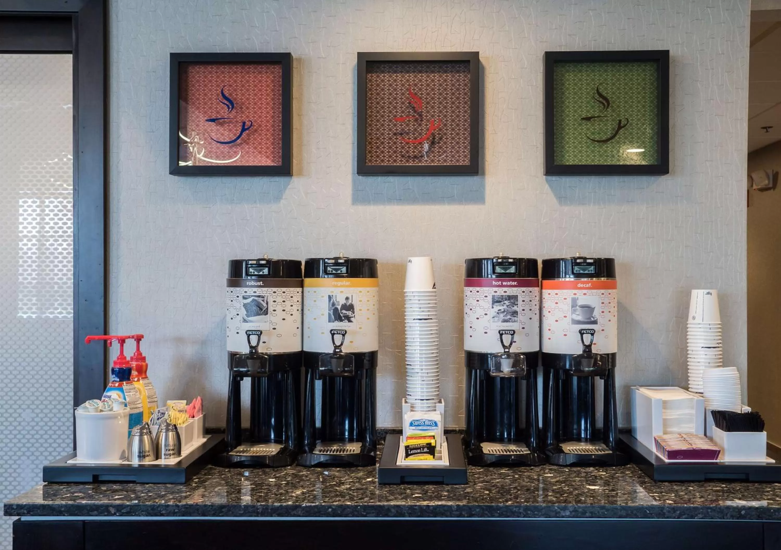 Dining area in Hampton Inn Lakeland