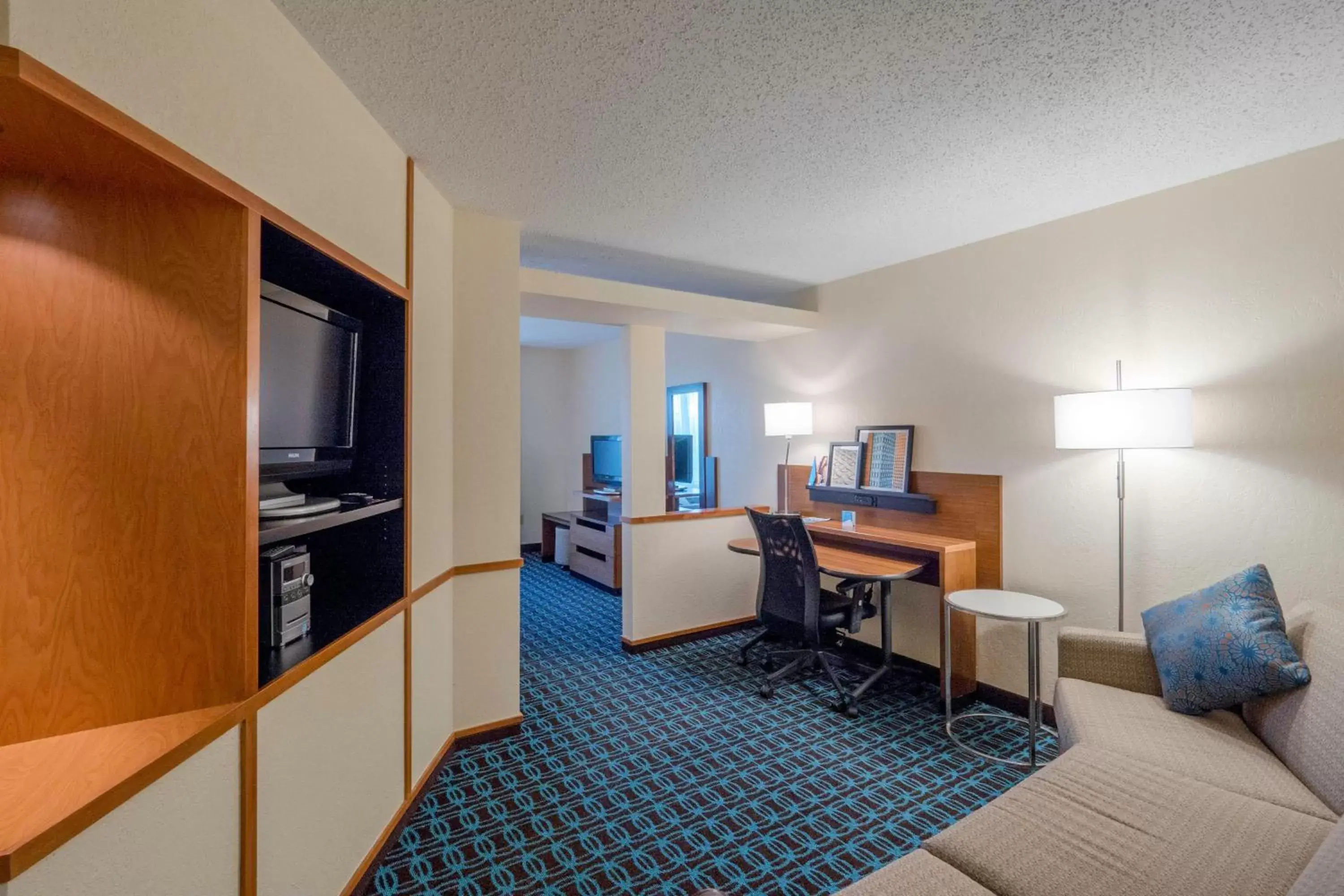 Photo of the whole room, TV/Entertainment Center in Fairfield Inn & Suites by Marriott Cleveland Streetsboro