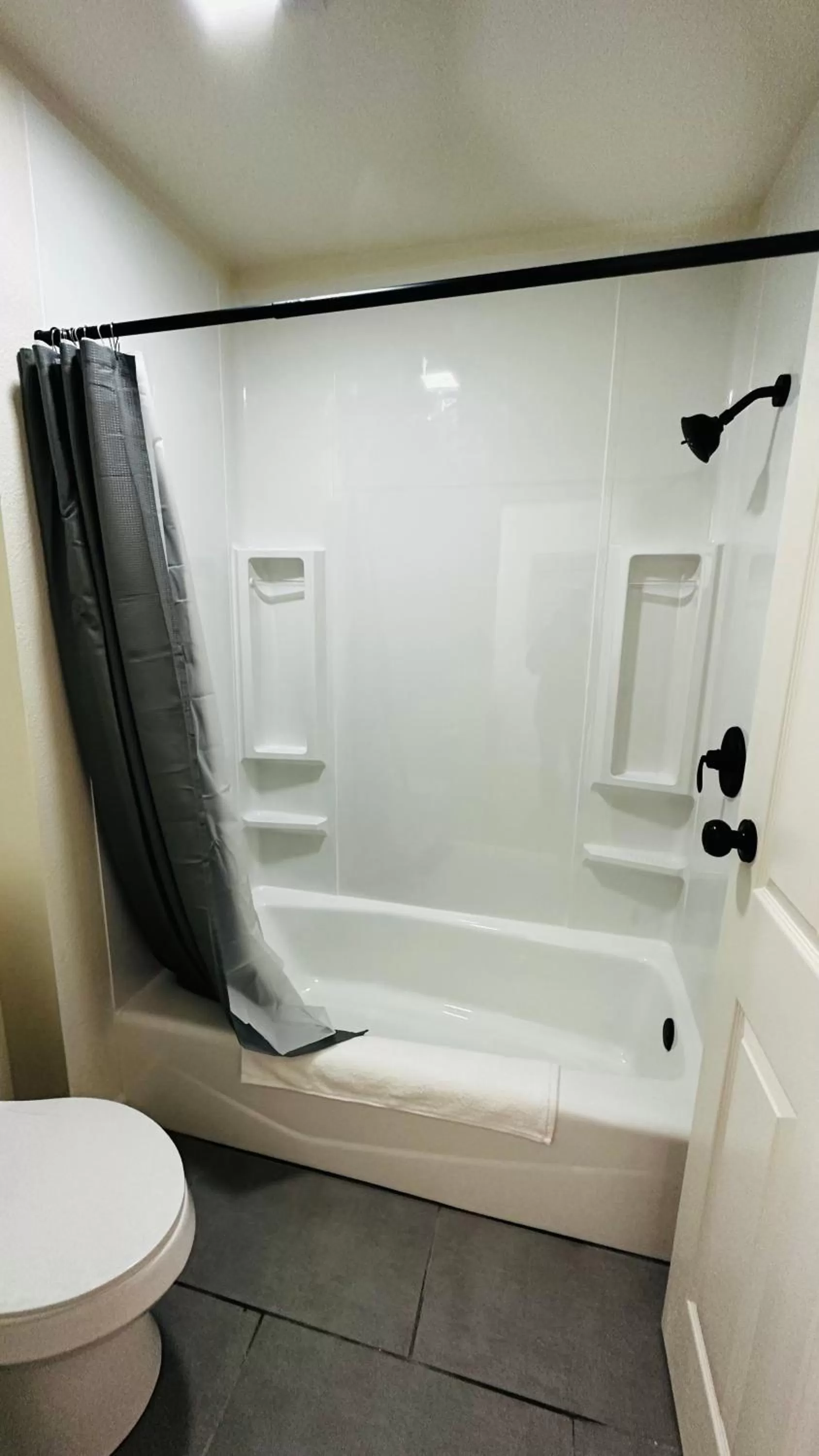 Shower in Sierra Inn