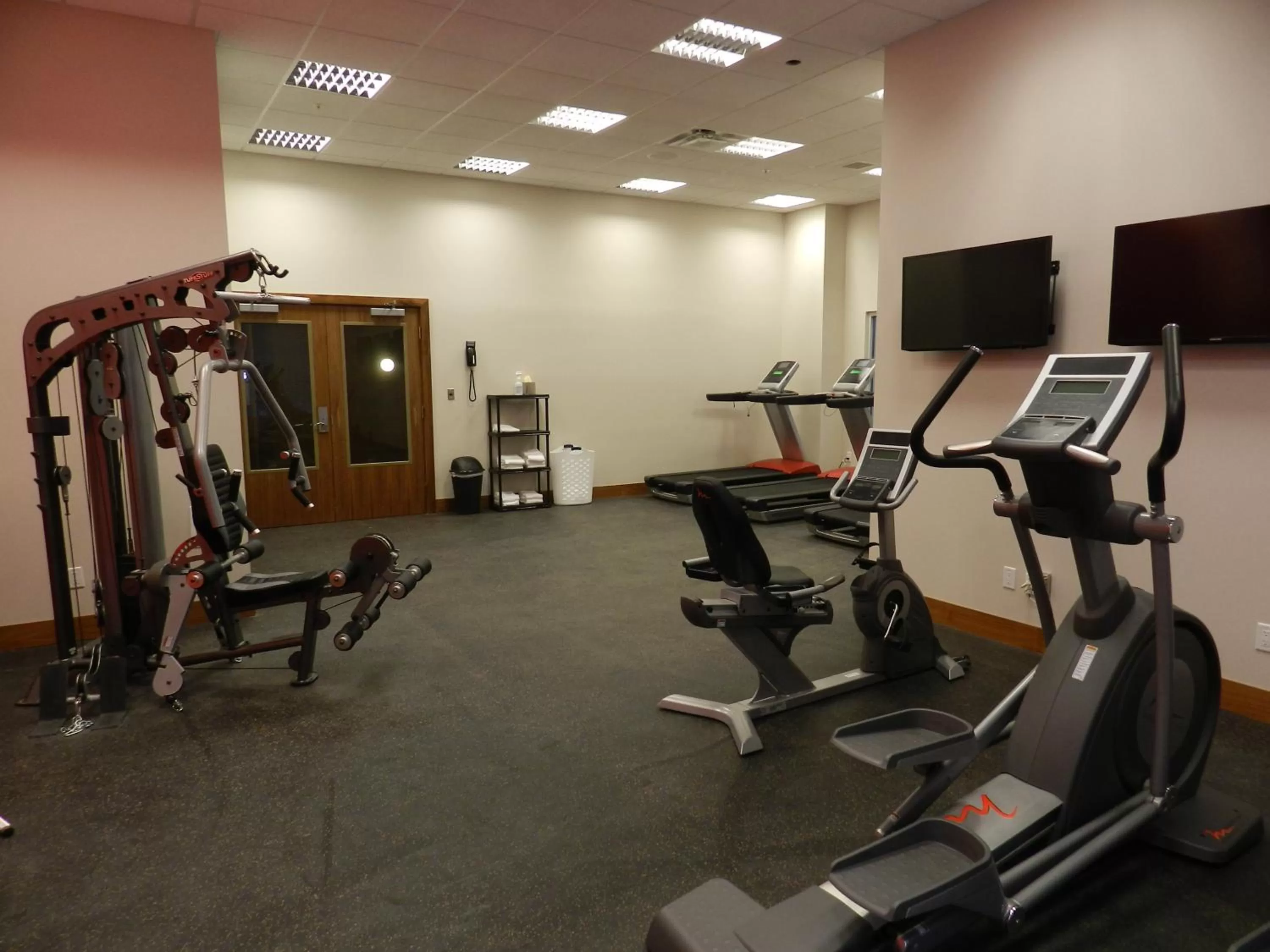 Fitness centre/facilities in Radisson Hotel & Conference Centre Calgary Airport