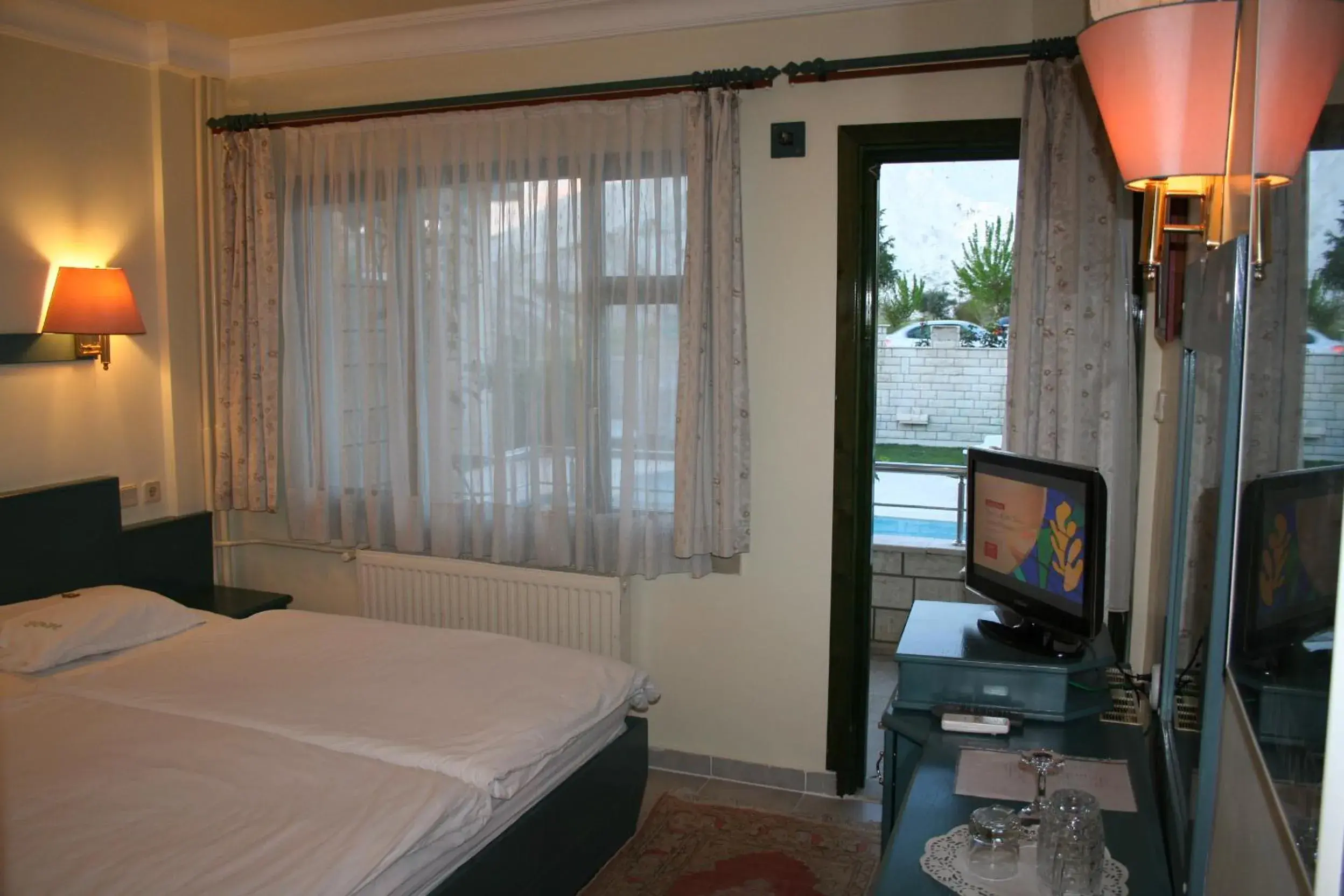 Photo of the whole room, TV/Entertainment Center in Hotel HAL-TUR