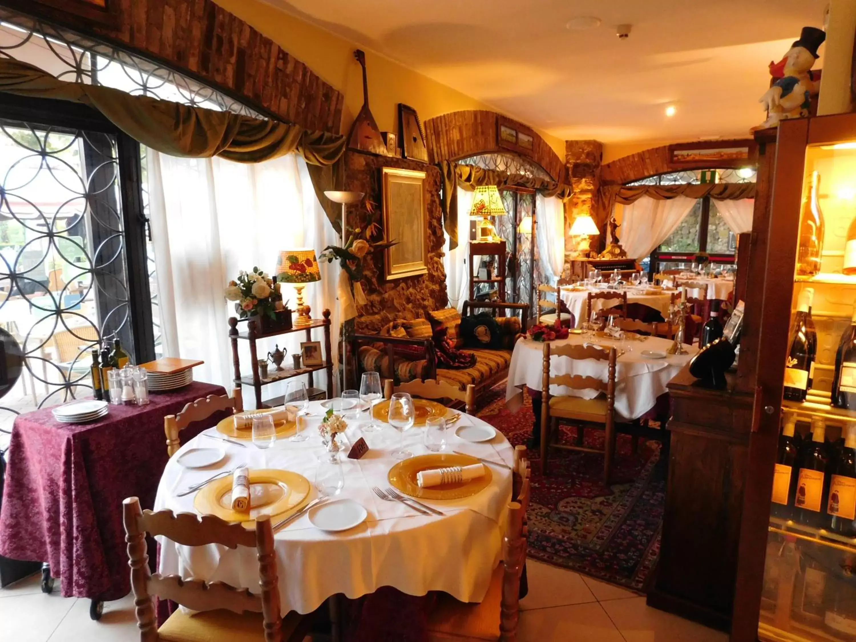 Restaurant/Places to Eat in Hotel Rosati