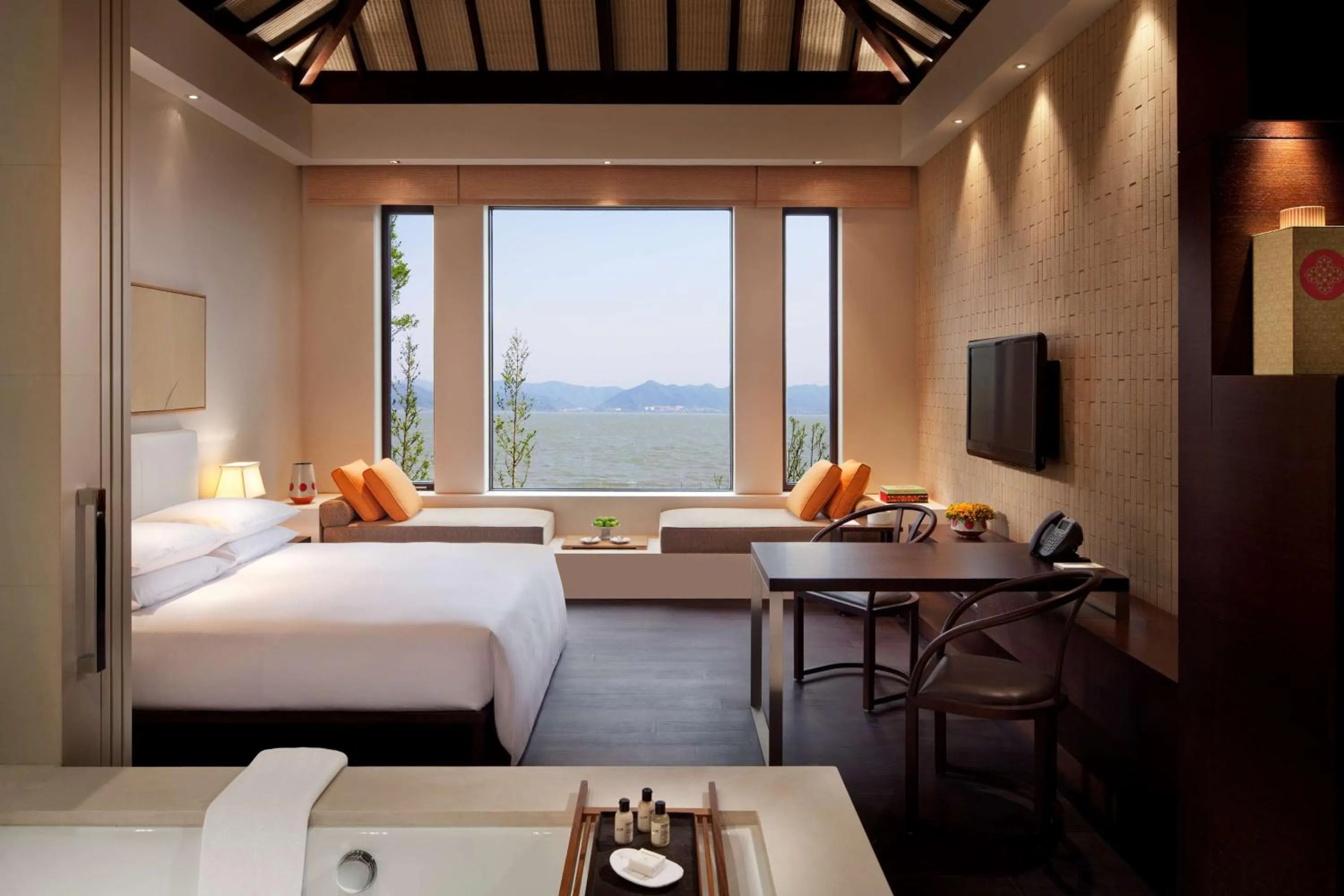 Photo of the whole room, Bed in Park Hyatt Ningbo Resort & Spa