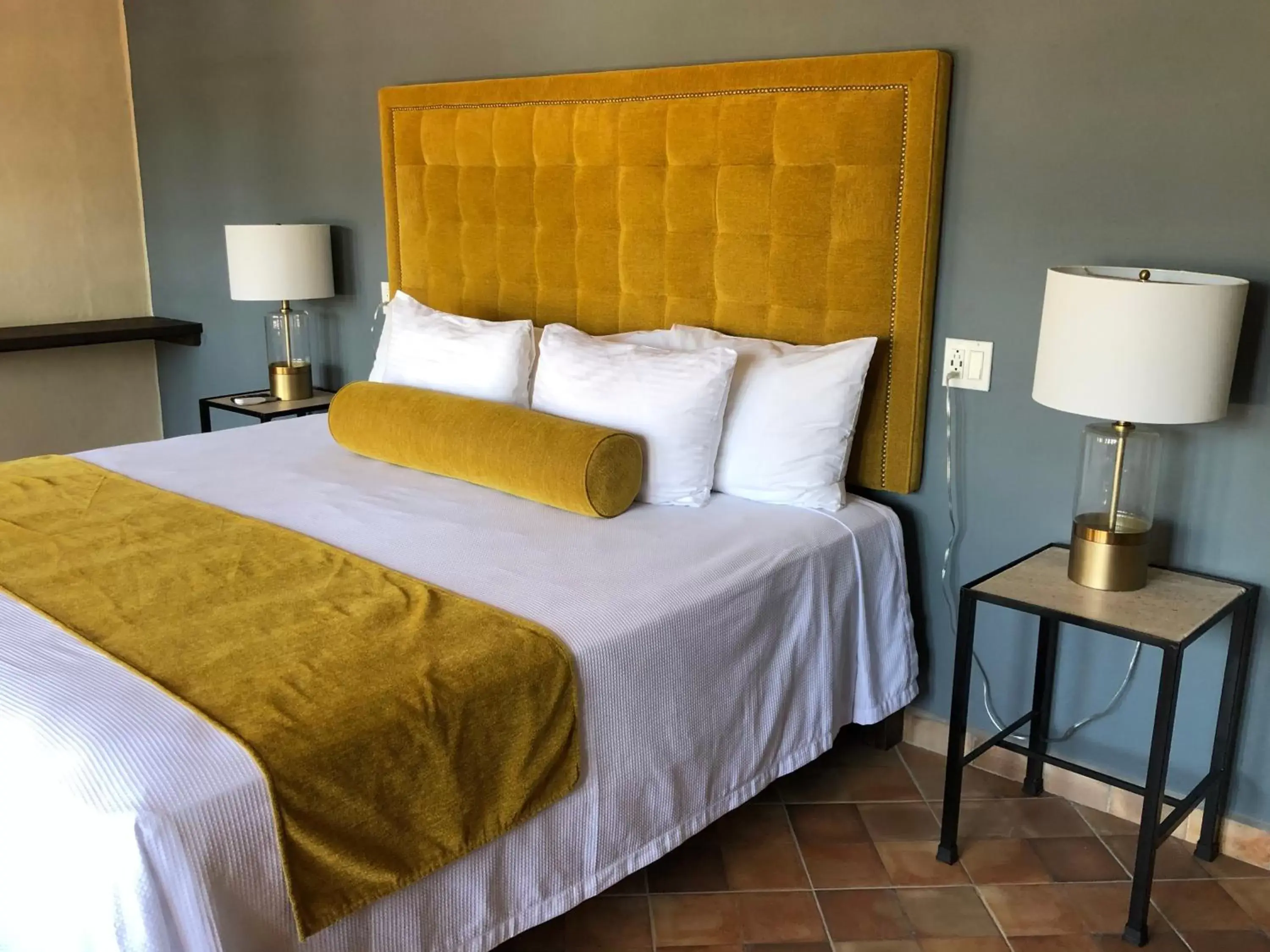 Property building, Bed in Hotel 1697 Loreto