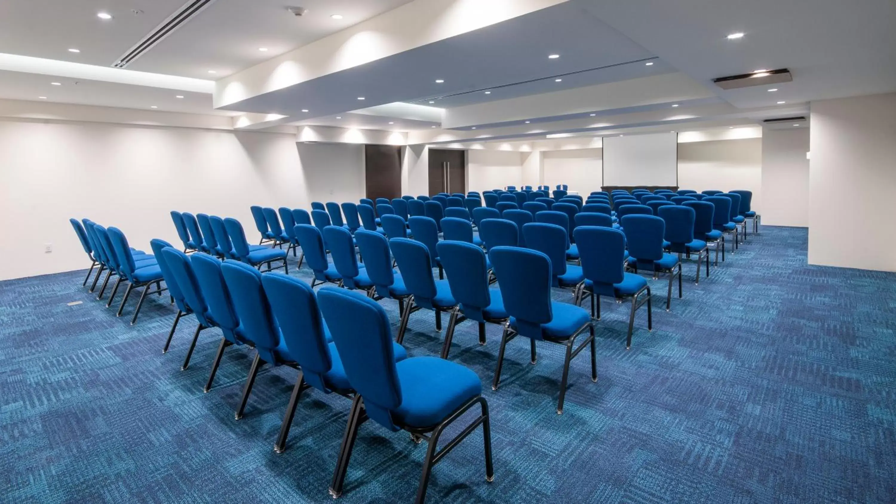 Meeting/conference room in Holiday Inn Express Mexico Aeropuerto, an IHG Hotel