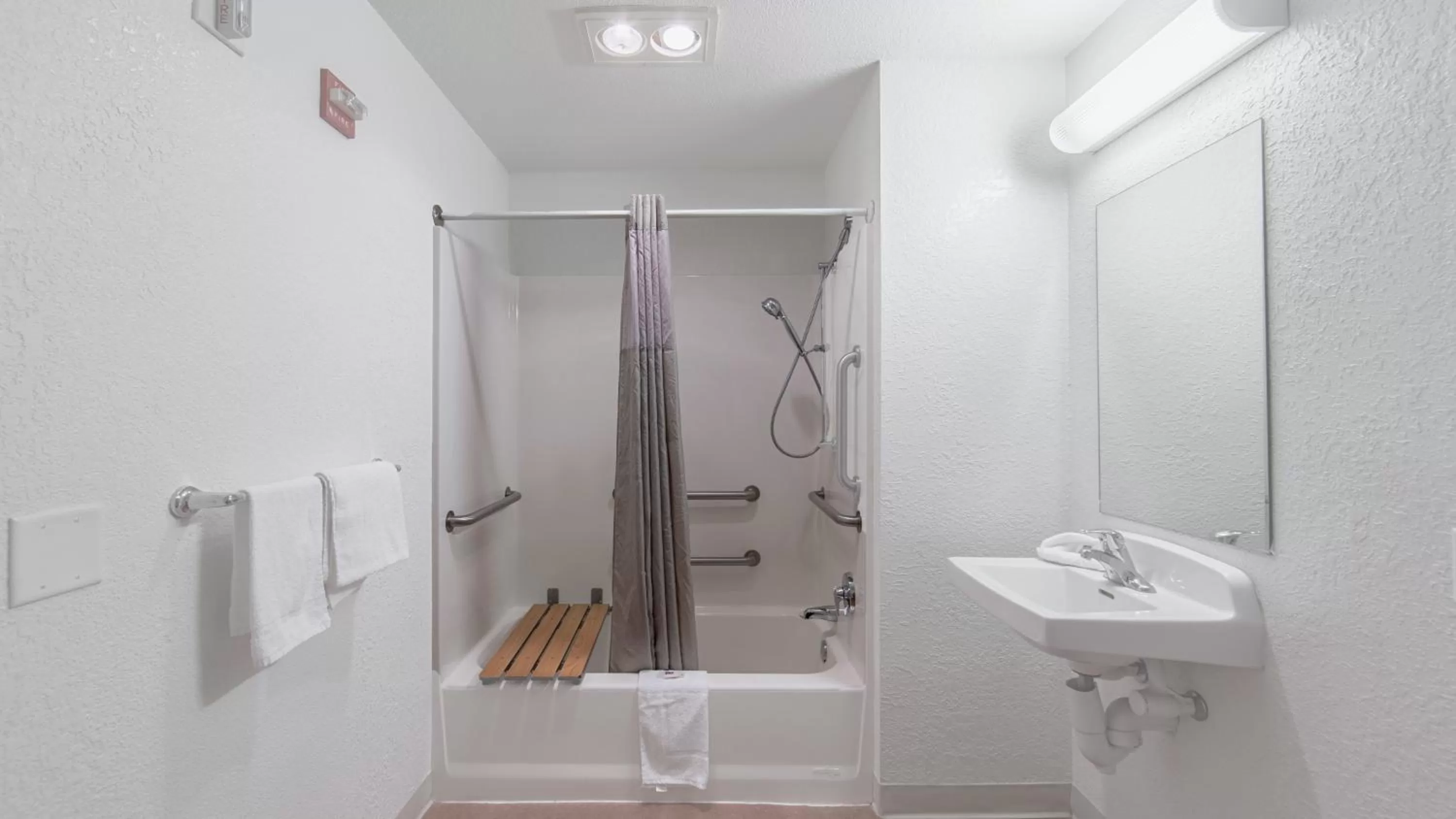 Bathroom in Motel 6-Medford, OR - North