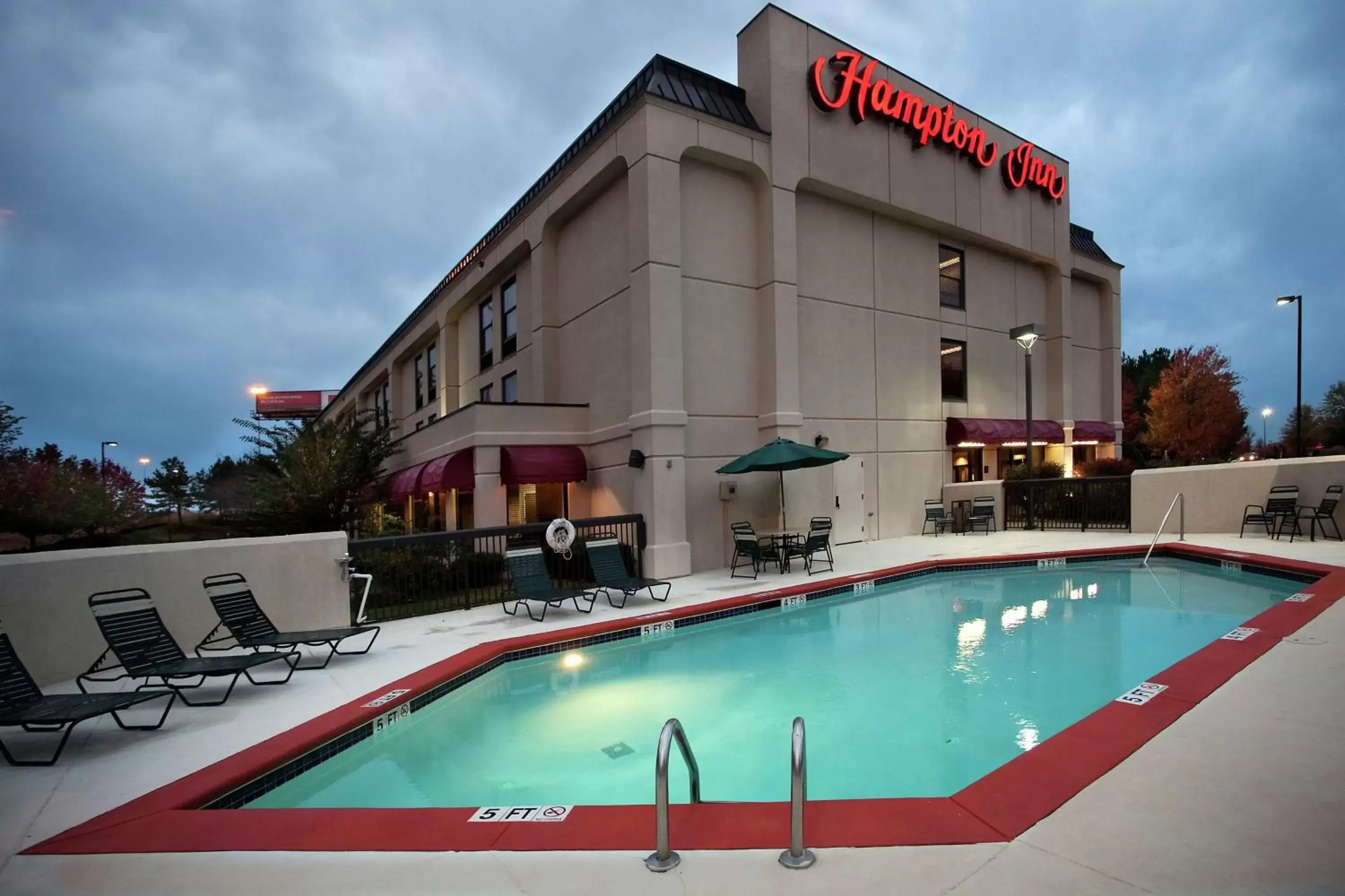 Pool view, Property Building in Hampton Inn Atlanta-Newnan