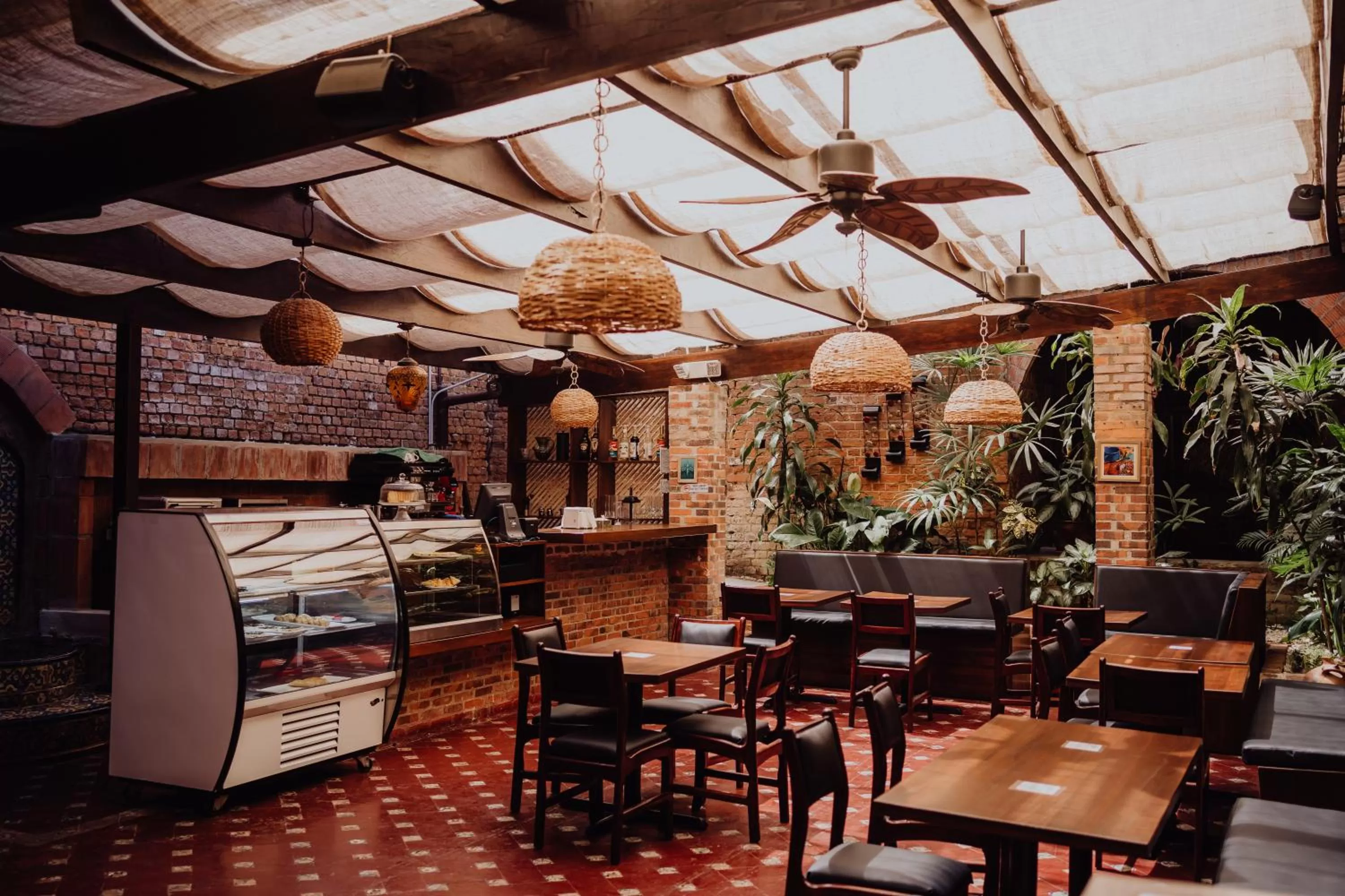 Restaurant/places to eat in Hotel Dunn Inn