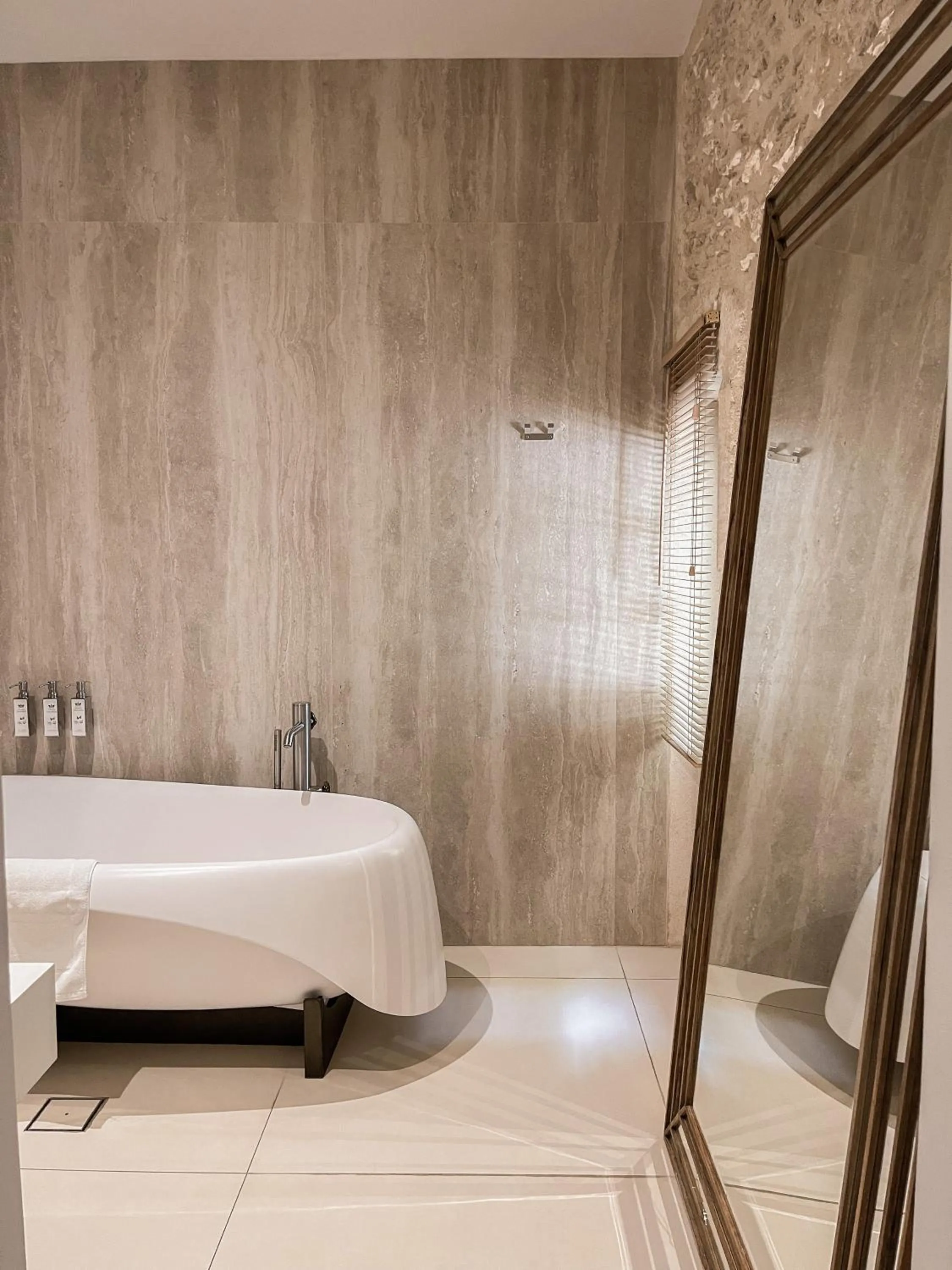 Bathroom in Hôtel Le Saint Remy & Spa