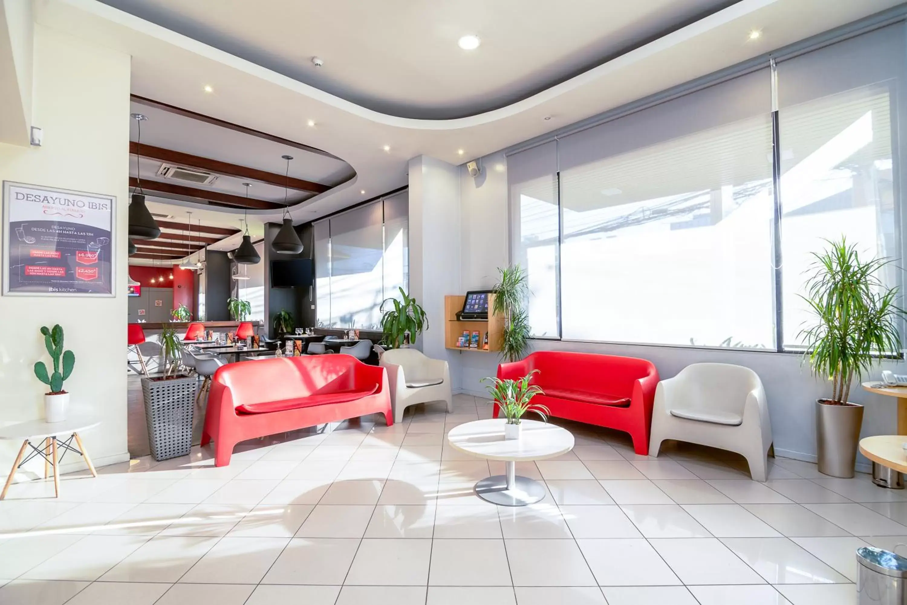 Seating area, Lobby/Reception in ibis Santiago Estacion Central