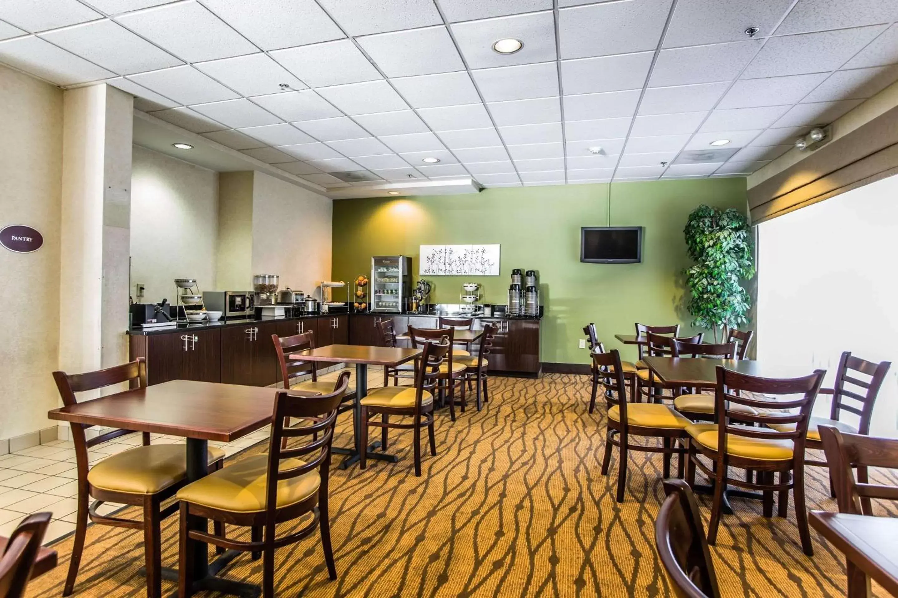 Restaurant/Places to Eat in Sleep Inn Airport West Columbia