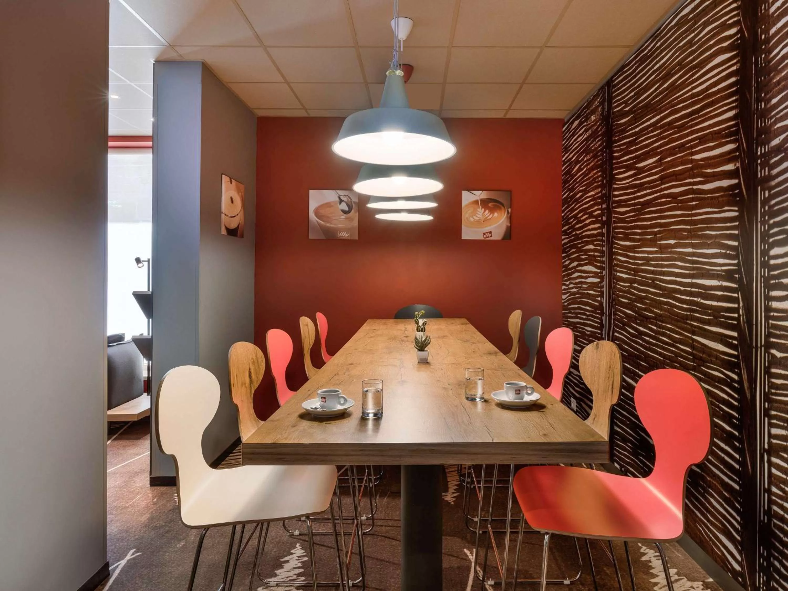 Restaurant/places to eat in ibis Jerusalem city Center - An AccorHotels Brand