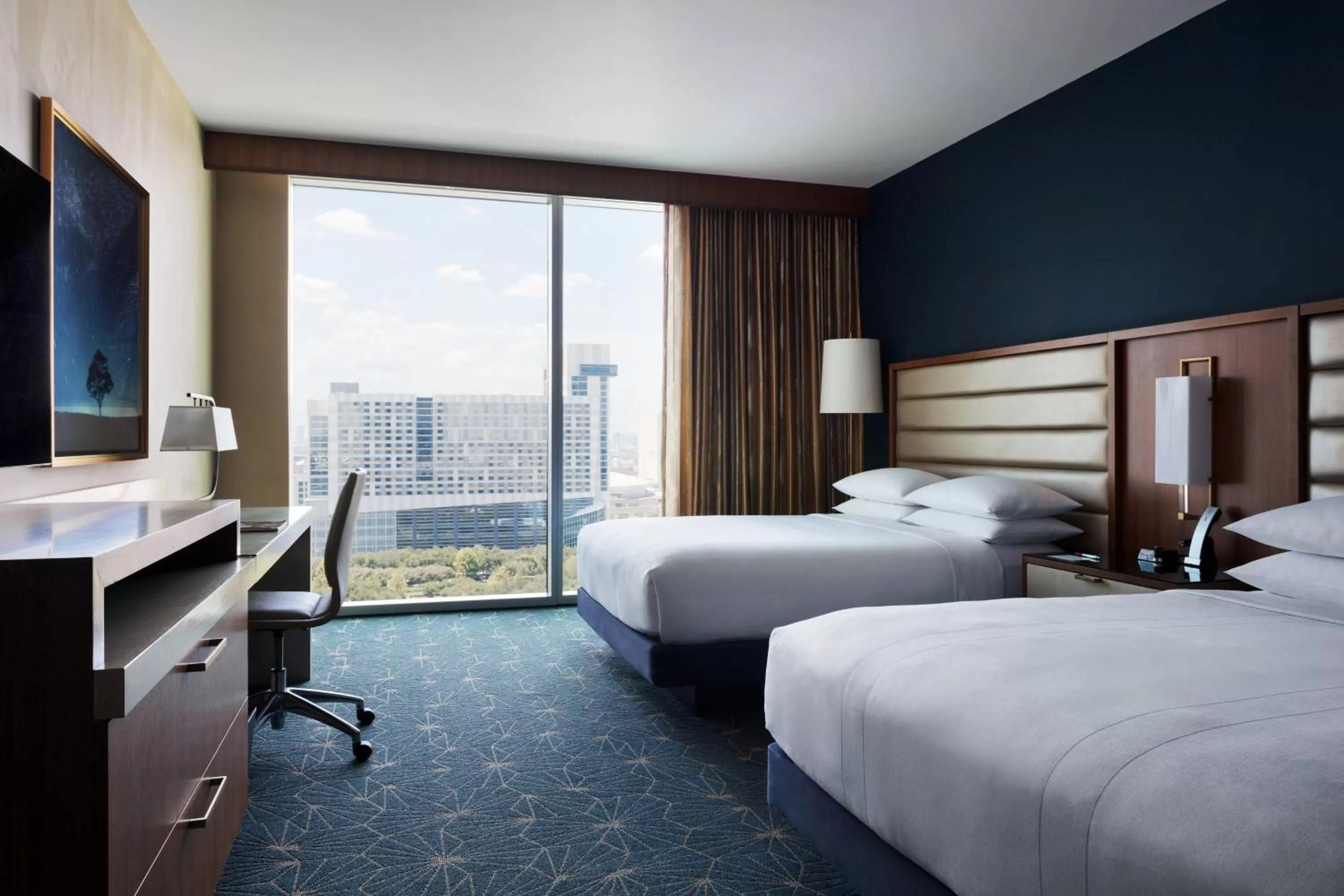 Photo of the whole room, Bed in Marriott Marquis Houston