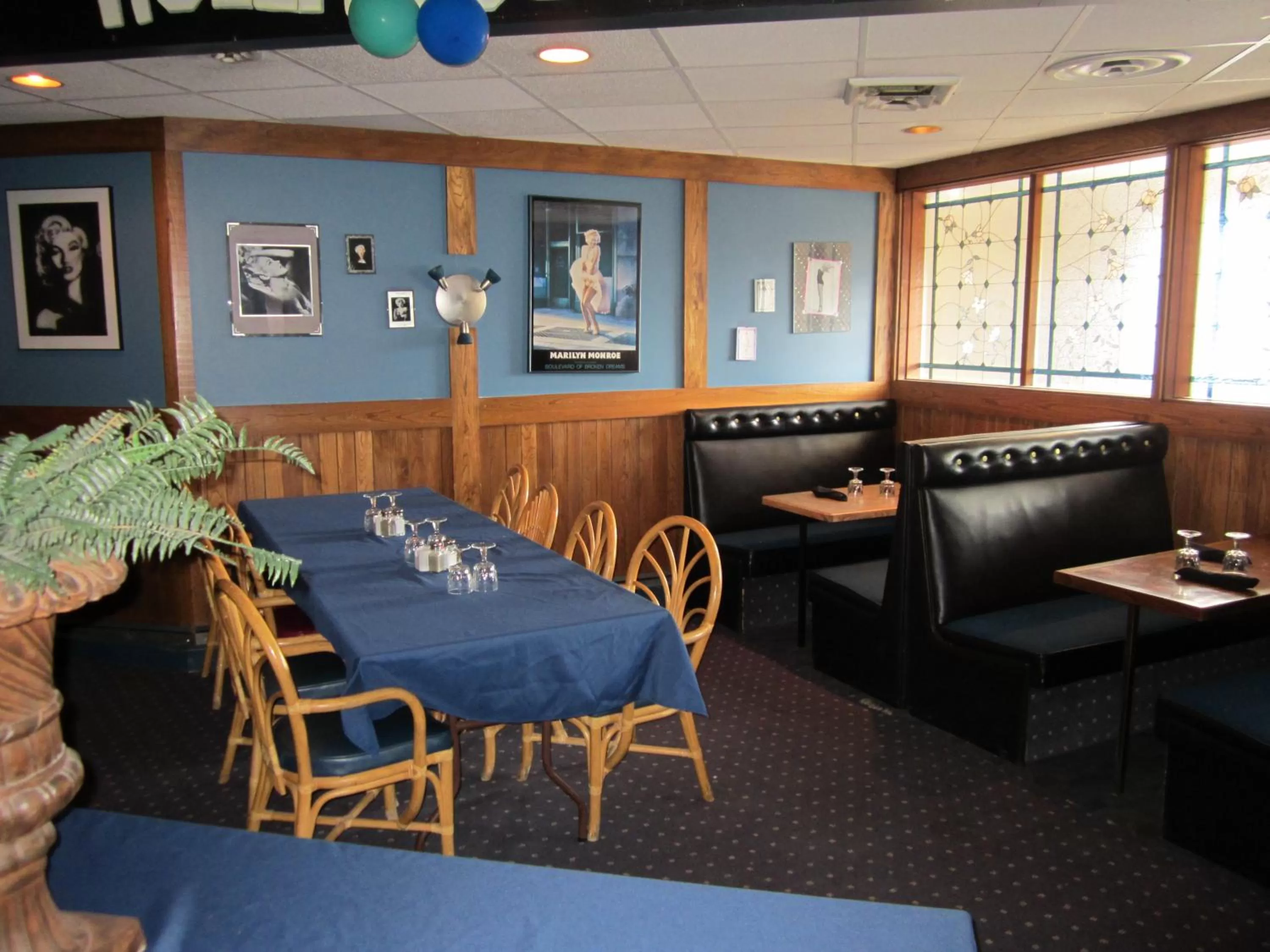 Restaurant/places to eat in Wells Gray Inn