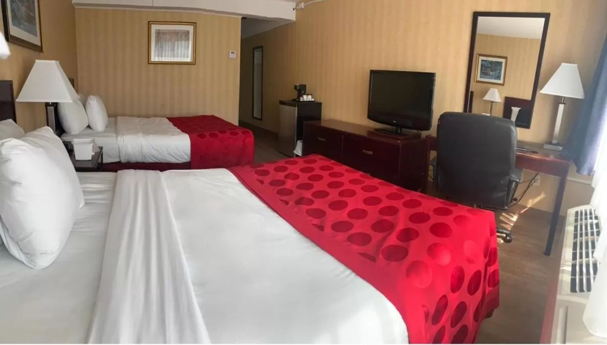 Bed in Ramada Plaza by Wyndham Montreal