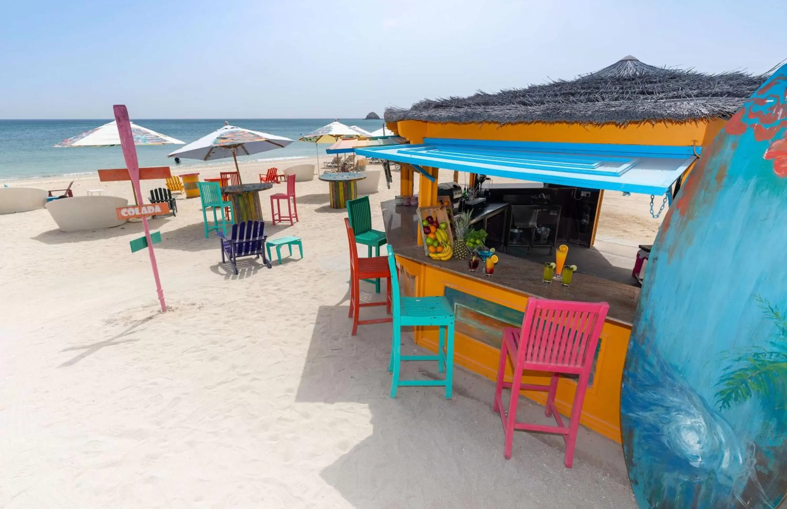 Lounge or bar, Beach in Radisson Blu Resort, Fujairah