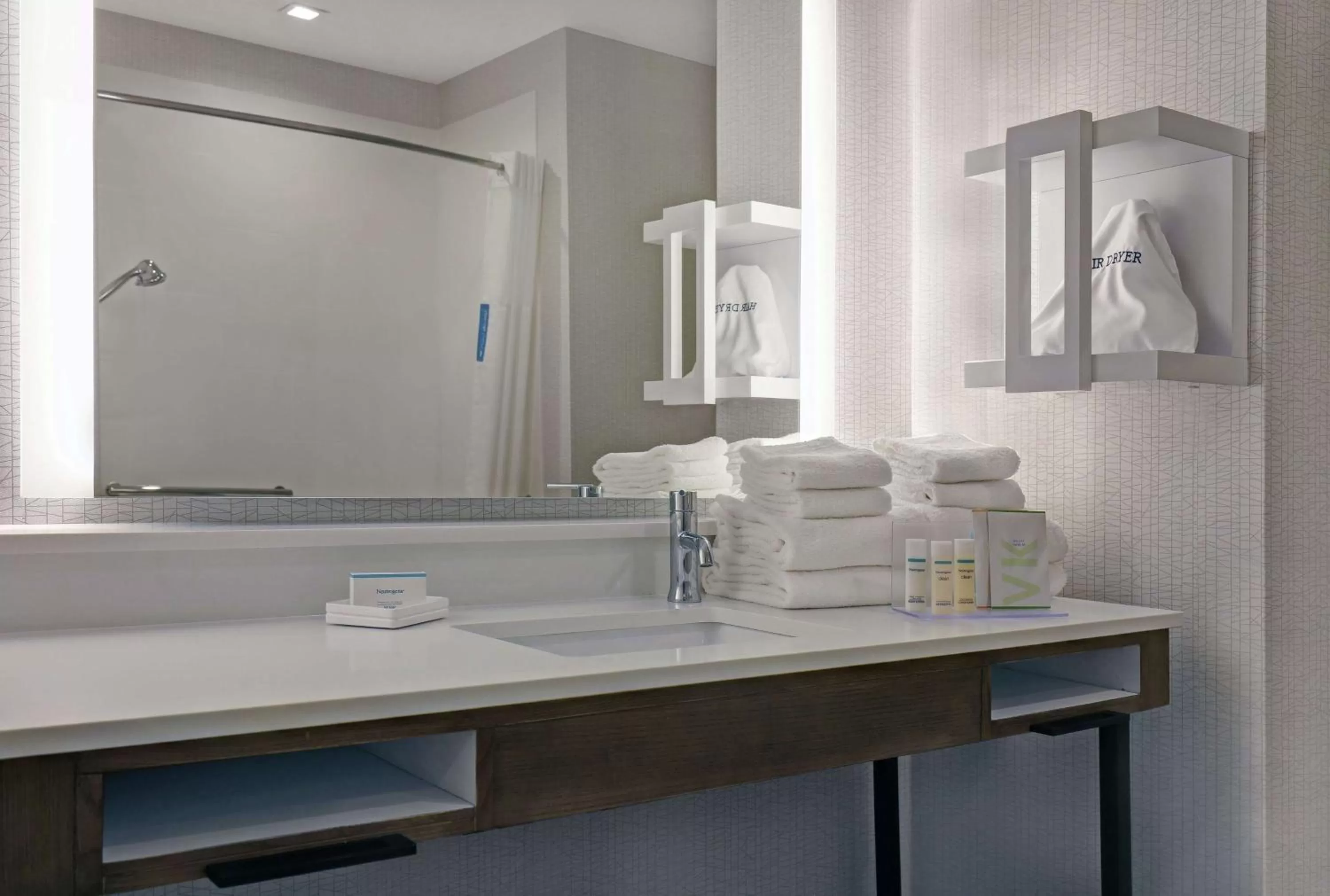 Bathroom in Hampton Inn Patterson, Ca