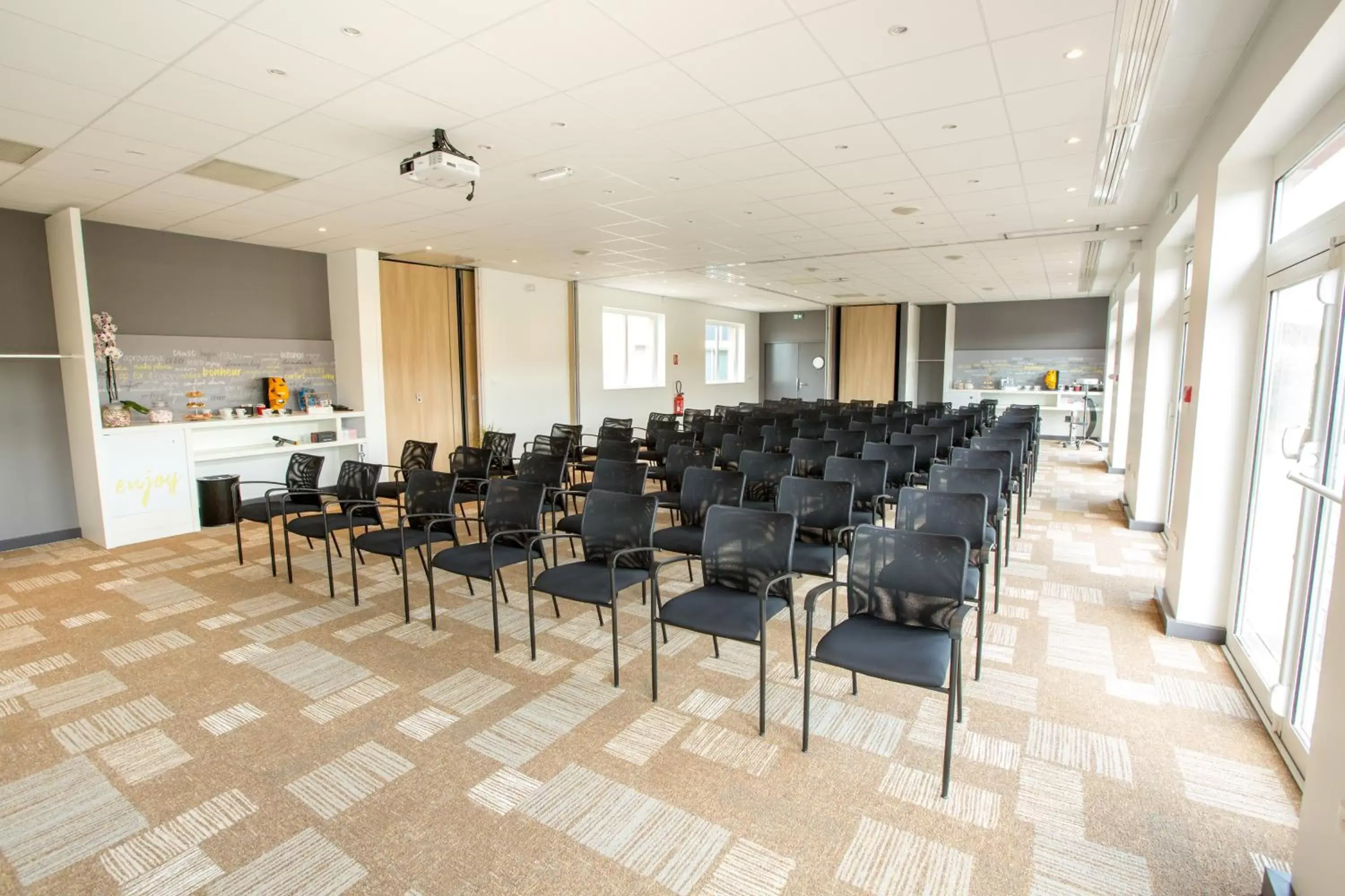 Meeting/conference room in ibis Cherbourg La Glacerie