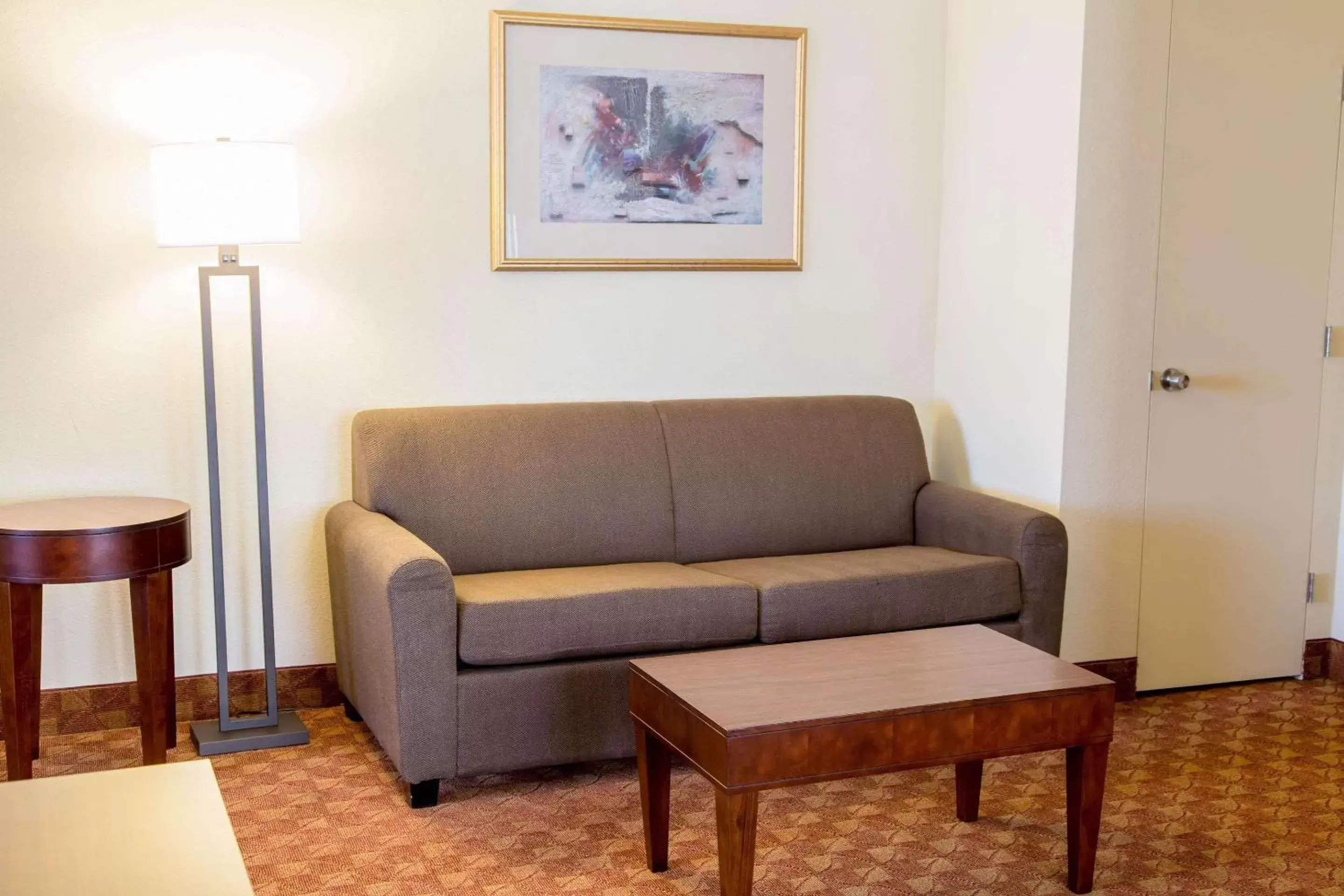 Photo of the whole room, Seating Area in Comfort Suites North Fossil Creek