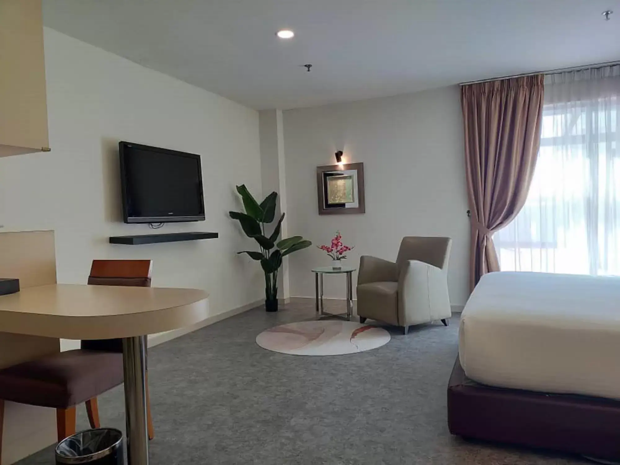 Communal lounge/ TV room, TV/Entertainment Center in Hotel Sentral Georgetown @ City Centre