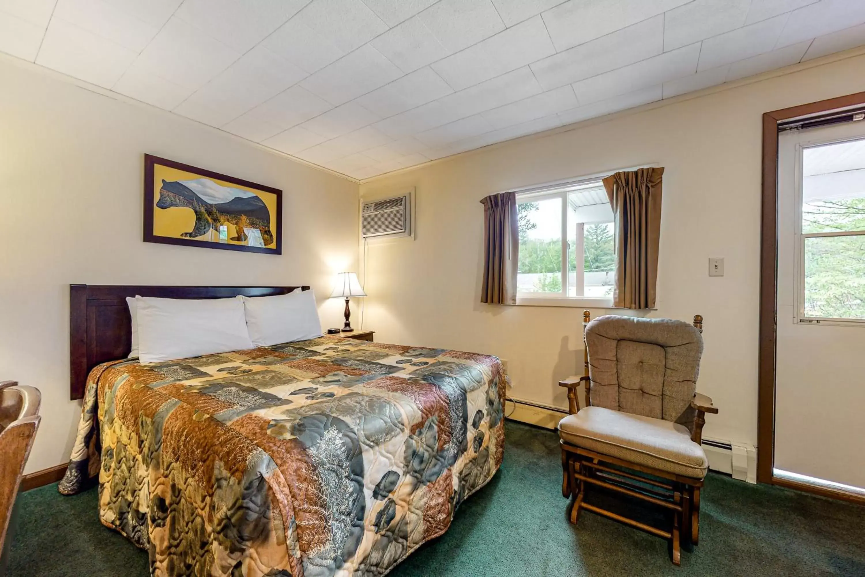 Suite in Riverbank Motel and Cabins Managed by Vacasa