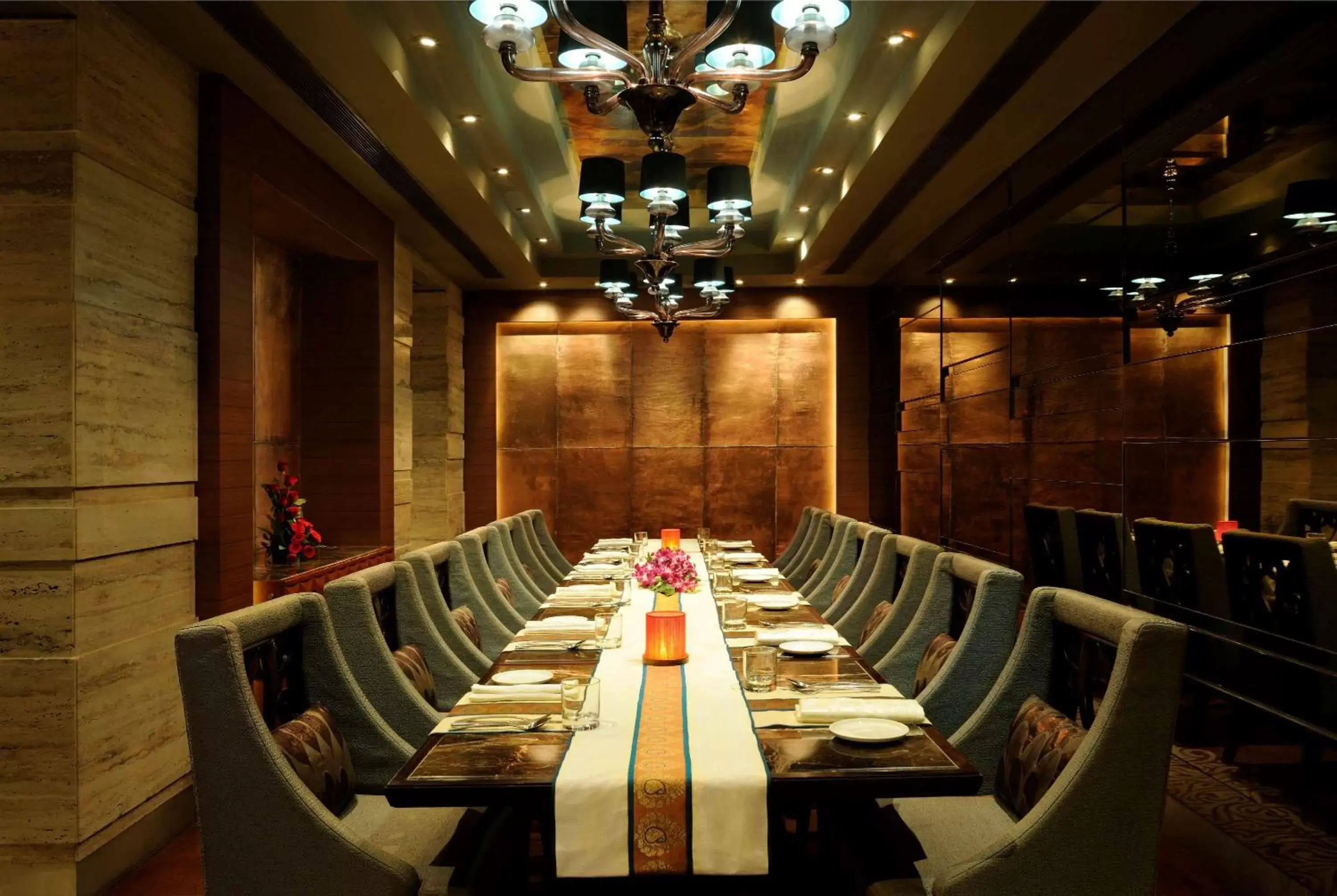 Restaurant/places to eat in Hilton Chennai Restaurant/places to eat in Hilton Chennai