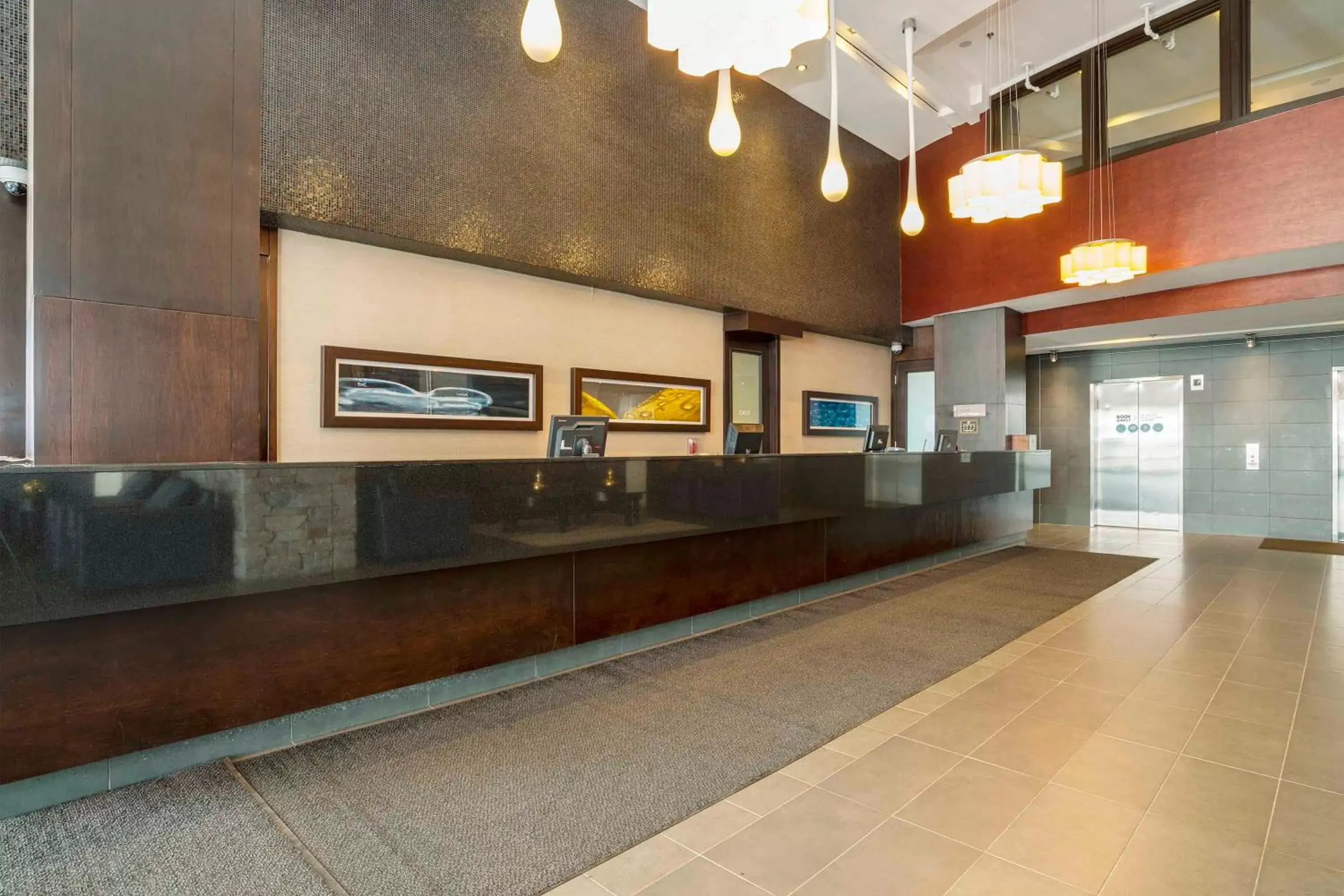 Facade/entrance, Lobby/Reception in Sandman Signature Toronto Airport Hotel