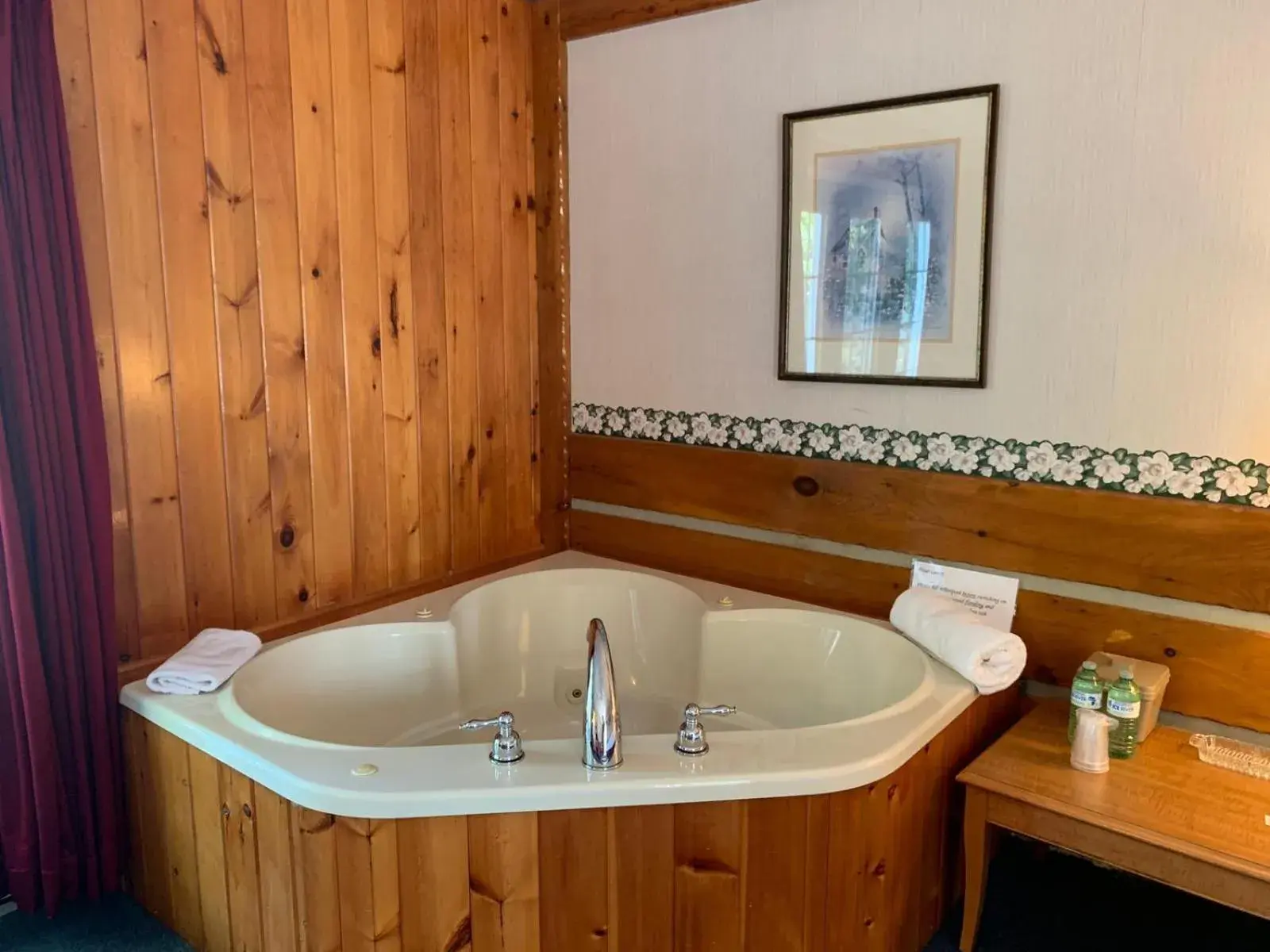 Hot Tub in Algonquin Lakeside Inn